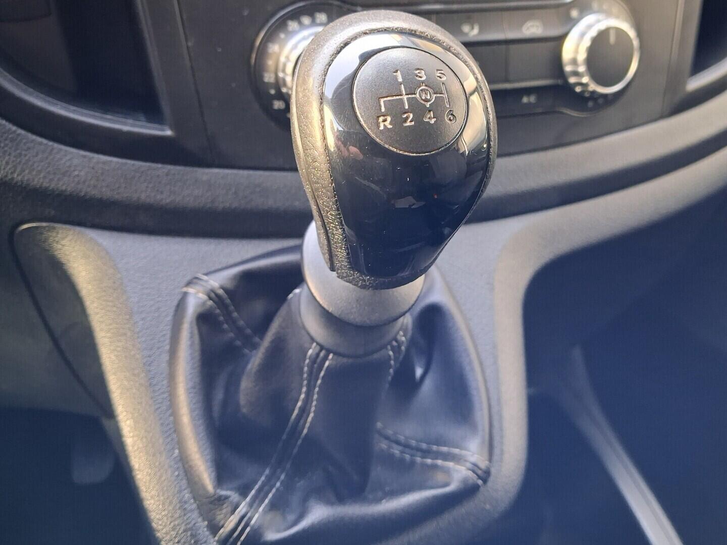 OM190V02705_28.webp_VITO  2.1 CDi 120 kW manuál