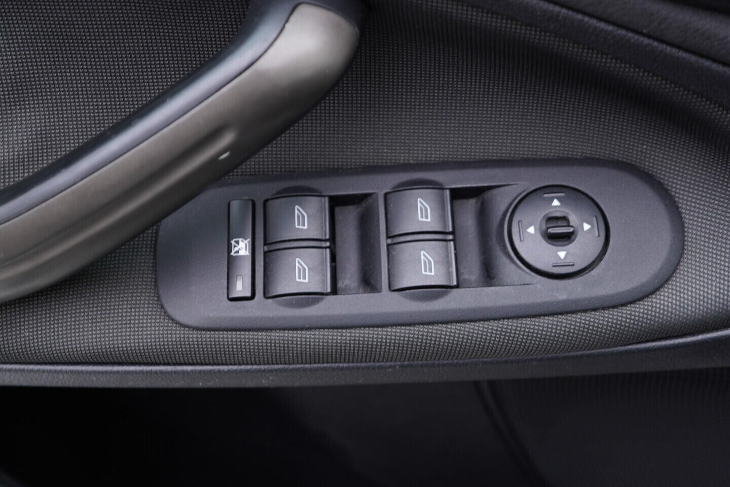 OM190V02708_20.webp_S-MAX Trend 2.5 WA6 162 kW manuál