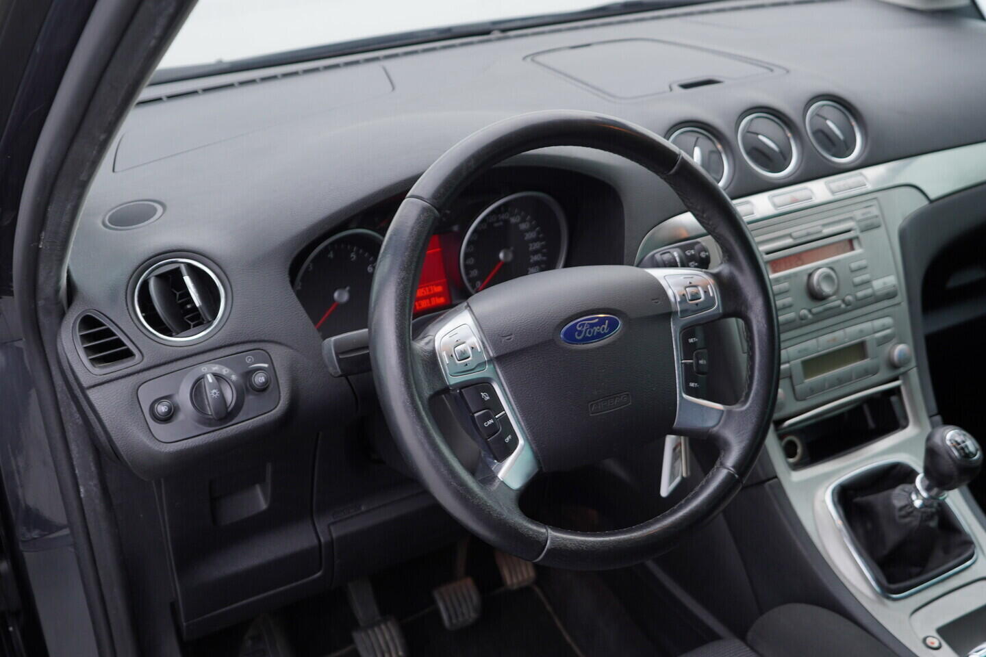 OM190V02708_21.webp_S-MAX Trend 2.5 WA6 162 kW manuál