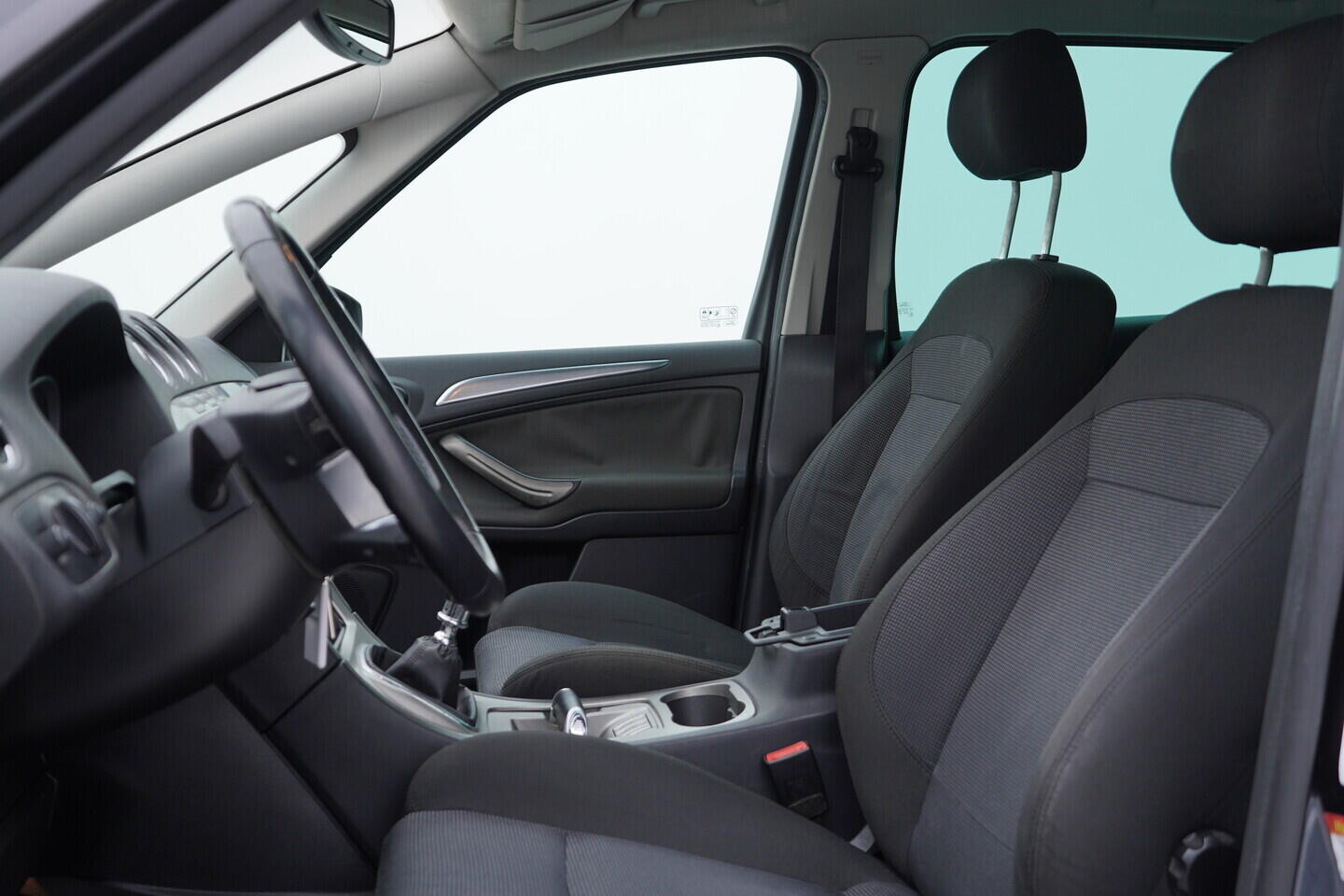 OM190V02708_22.webp_S-MAX Trend 2.5 WA6 162 kW manuál