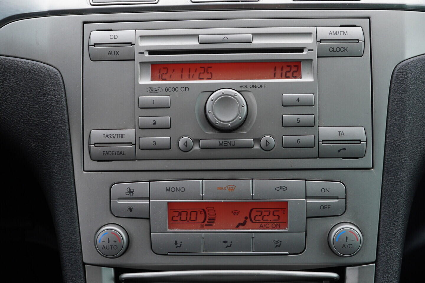 OM190V02708_28.webp_S-MAX Trend 2.5 WA6 162 kW manuál