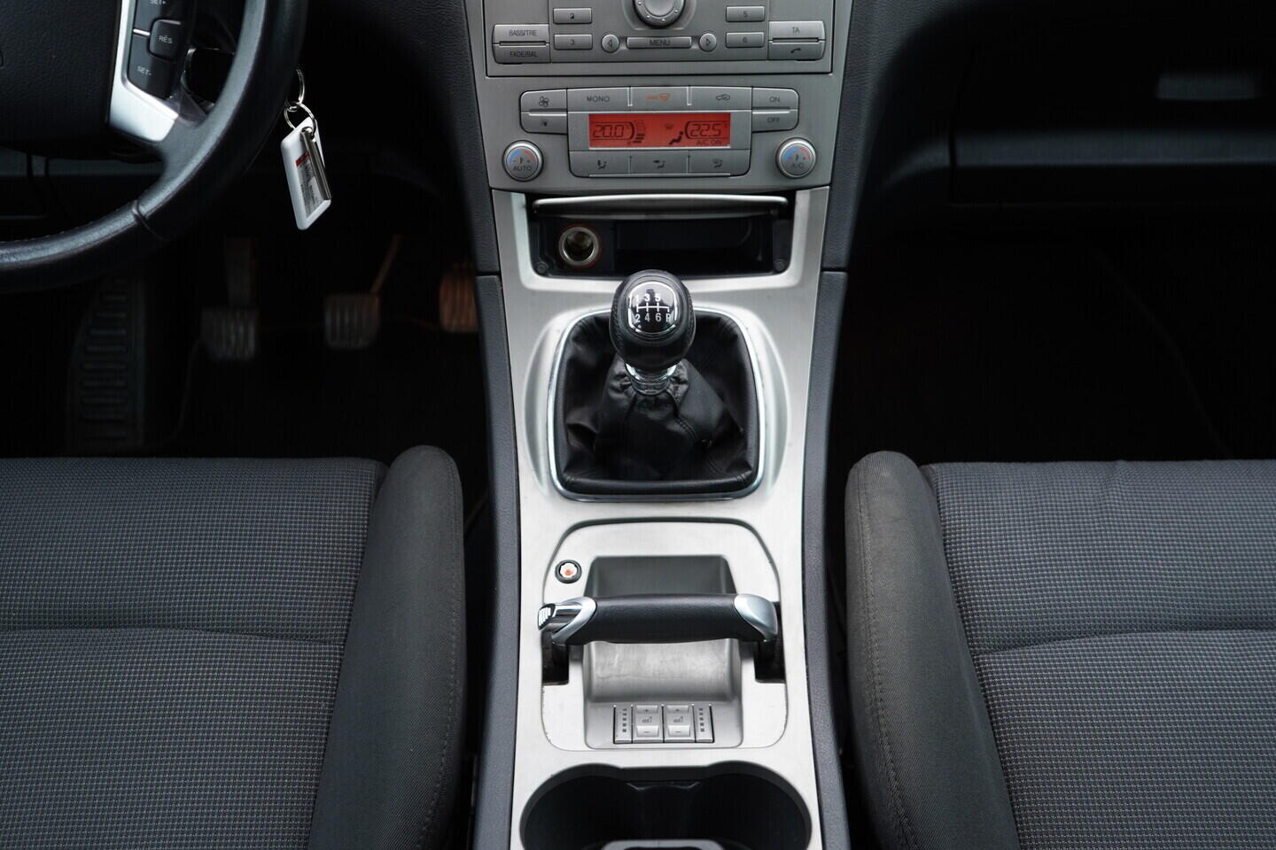 OM190V02708_29.webp_S-MAX Trend 2.5 WA6 162 kW manuál