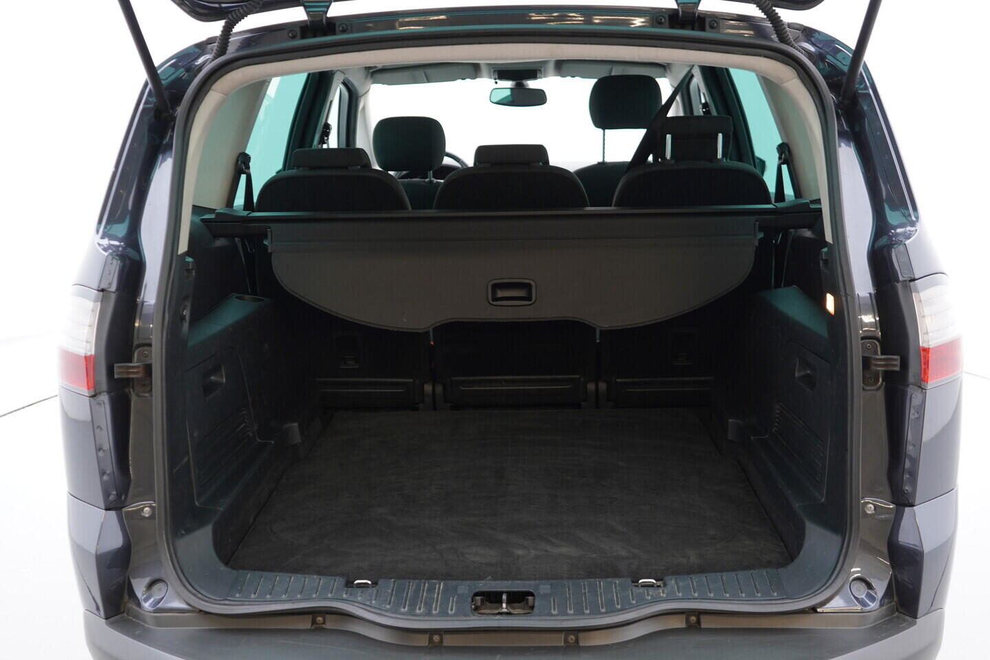 OM190V02708_32.webp_S-MAX Trend 2.5 WA6 162 kW manuál