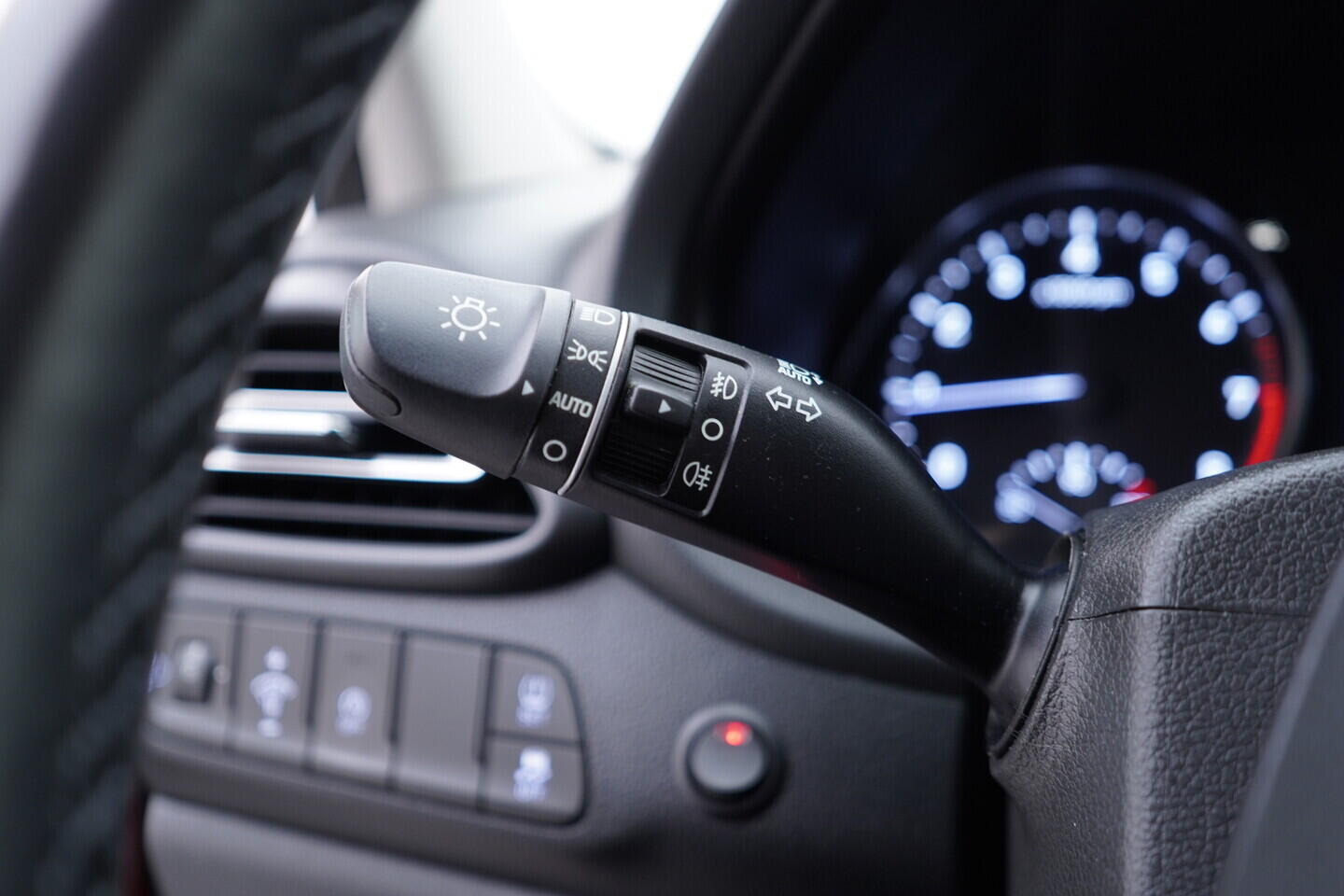 OM190V02709_23.webp_I30 SMART 1.5  117 kW automat, DPH