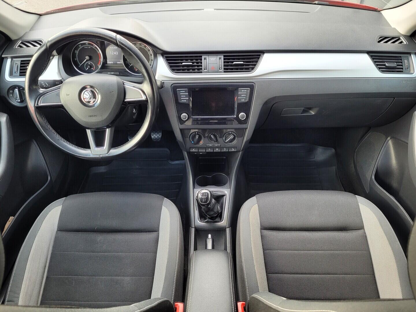 OM190V02717_18.webp_RAPID Monte Carlo 1.0 TSI 70 kW manuál