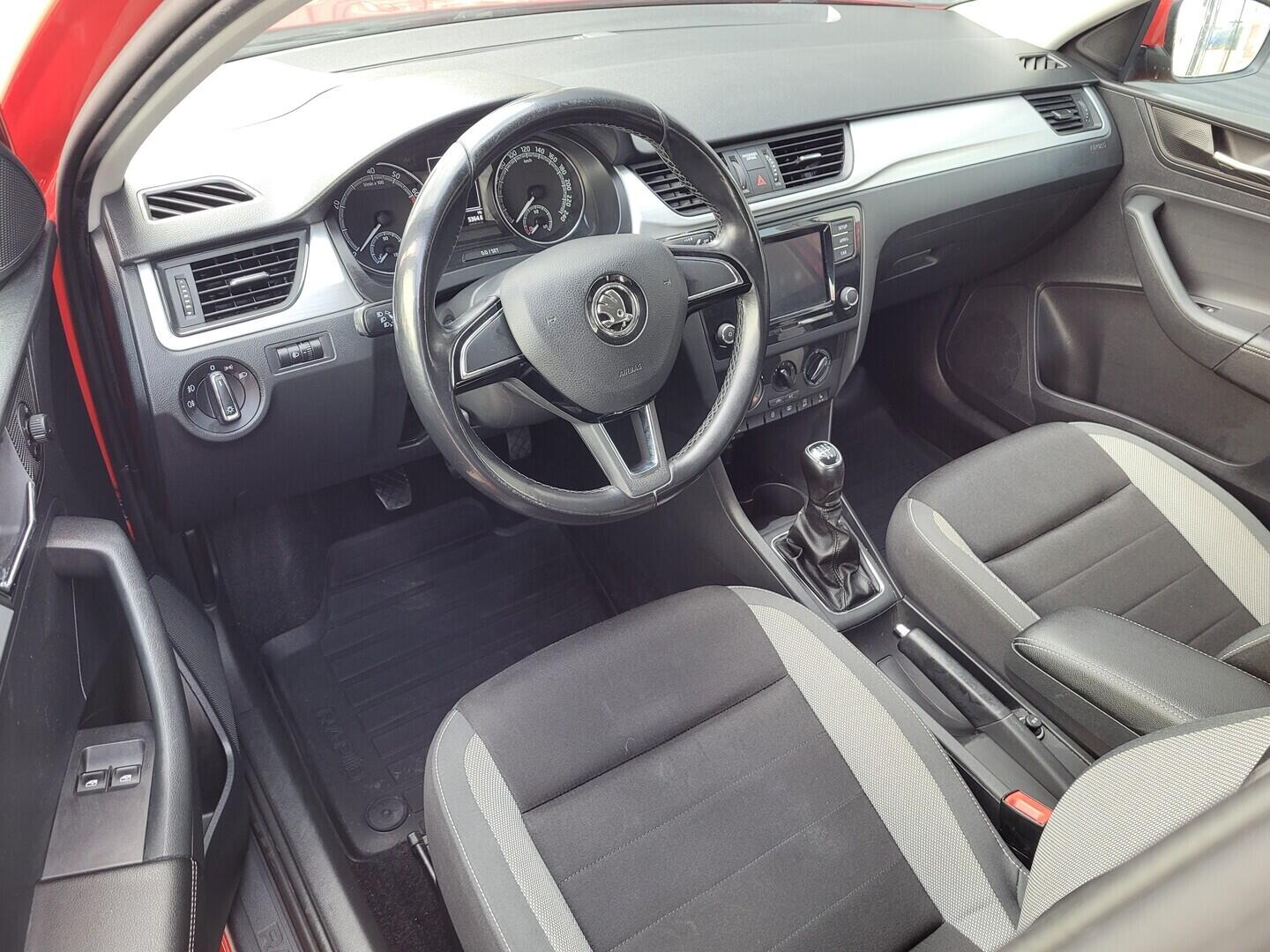 OM190V02717_19.webp_RAPID Monte Carlo 1.0 TSI 70 kW manuál