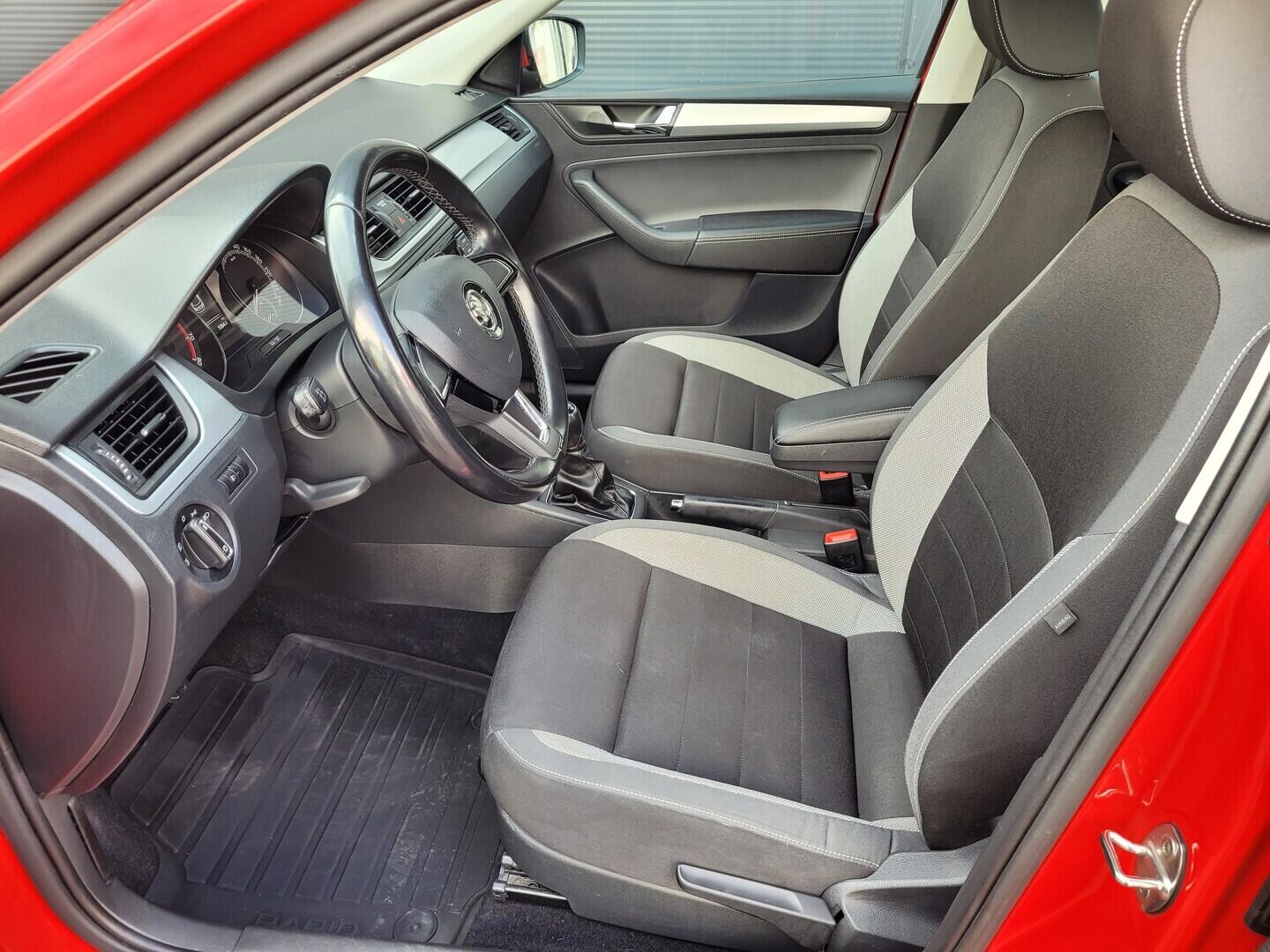 OM190V02717_20.webp_RAPID Monte Carlo 1.0 TSI 70 kW manuál