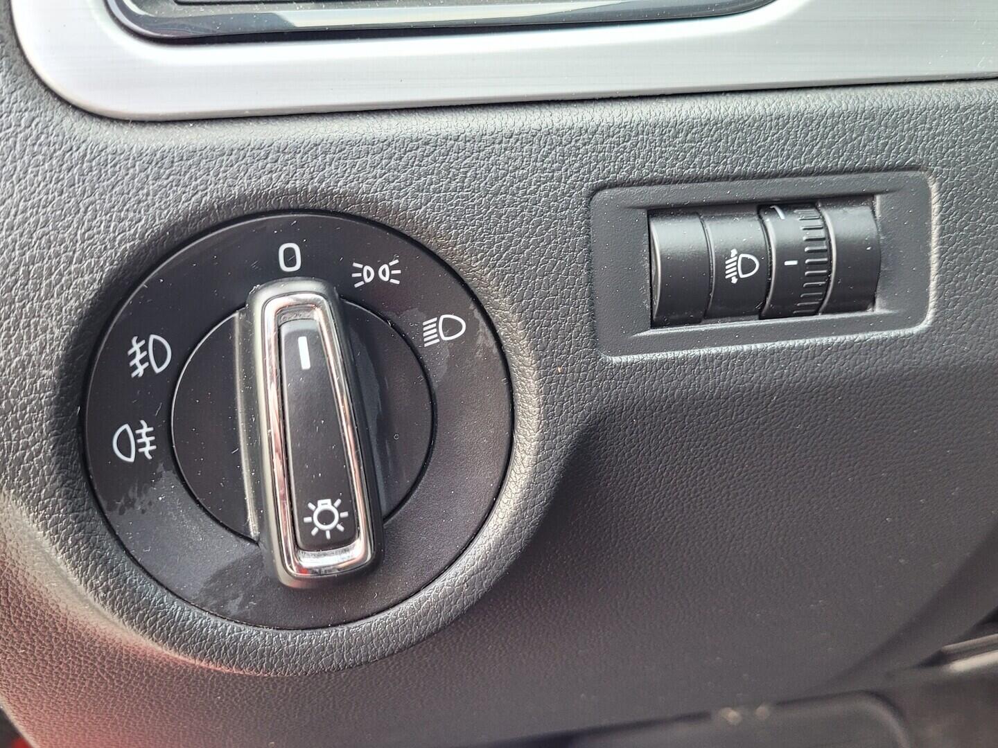 OM190V02717_21.webp_RAPID Monte Carlo 1.0 TSI 70 kW manuál