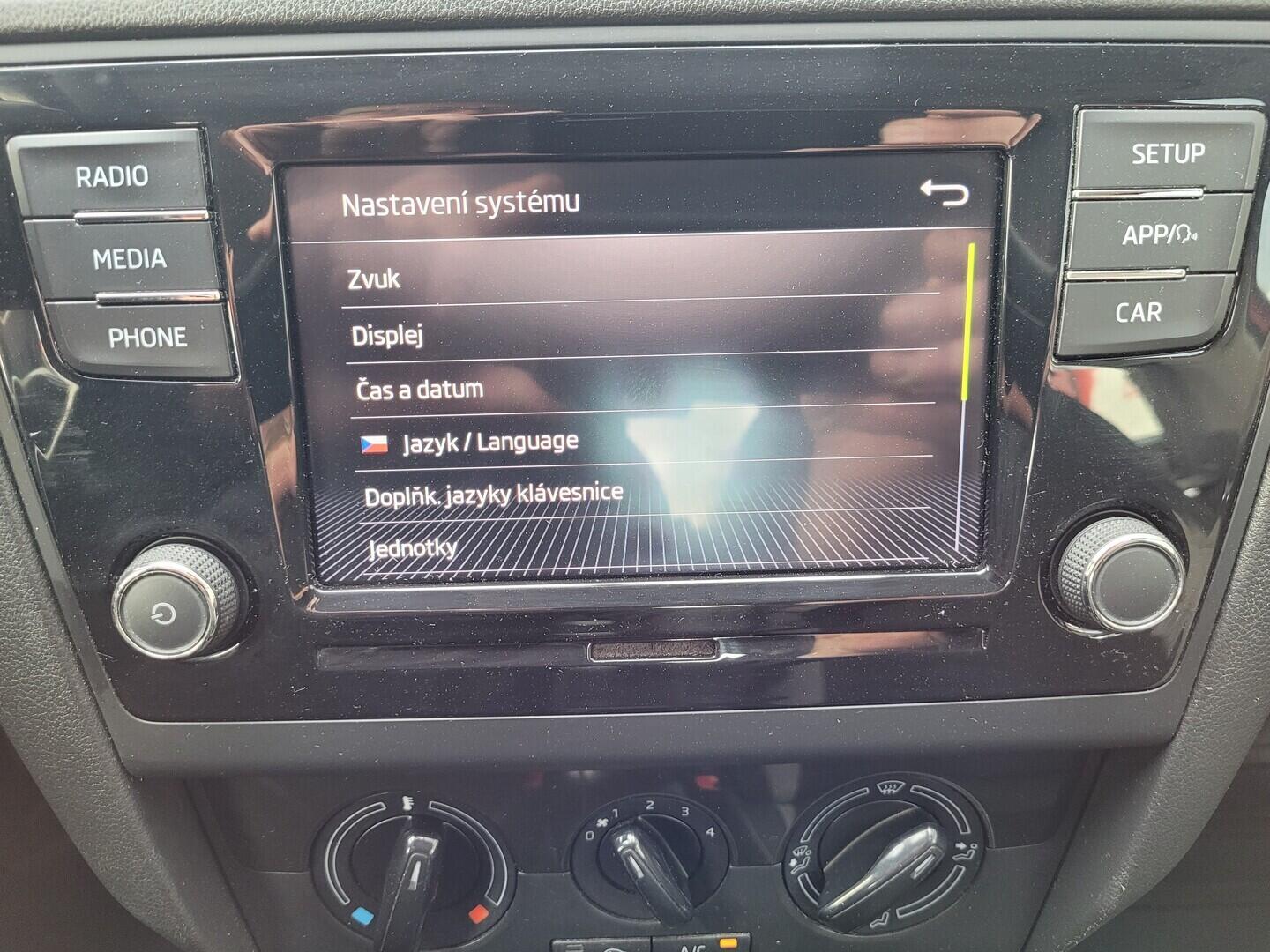 OM190V02717_25.webp_RAPID Monte Carlo 1.0 TSI 70 kW manuál