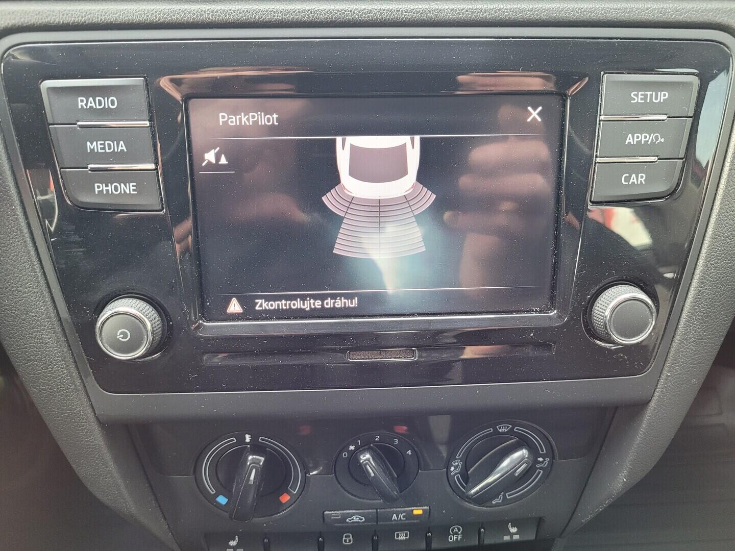 OM190V02717_26.webp_RAPID Monte Carlo 1.0 TSI 70 kW manuál