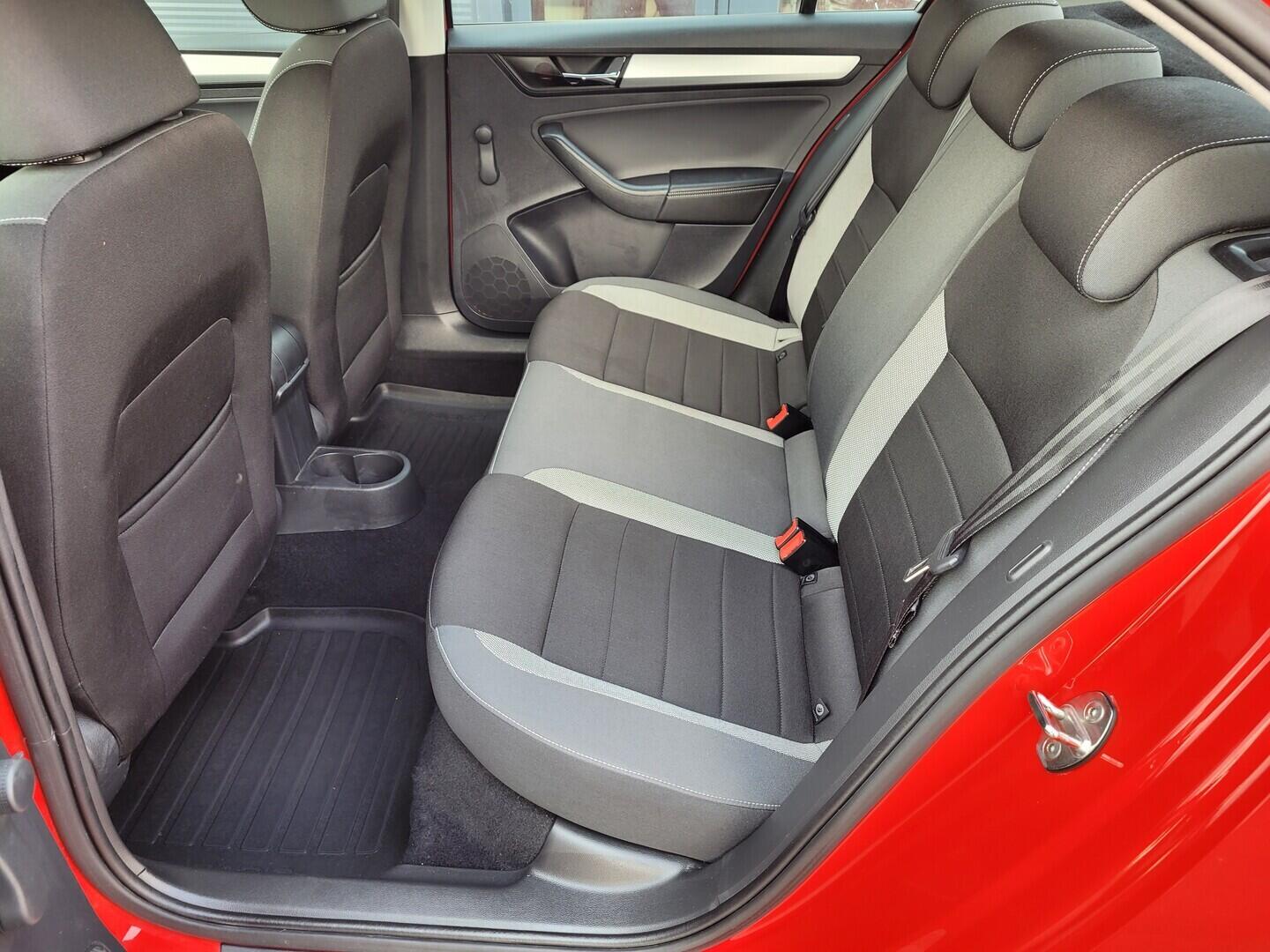 OM190V02717_29.webp_RAPID Monte Carlo 1.0 TSI 70 kW manuál