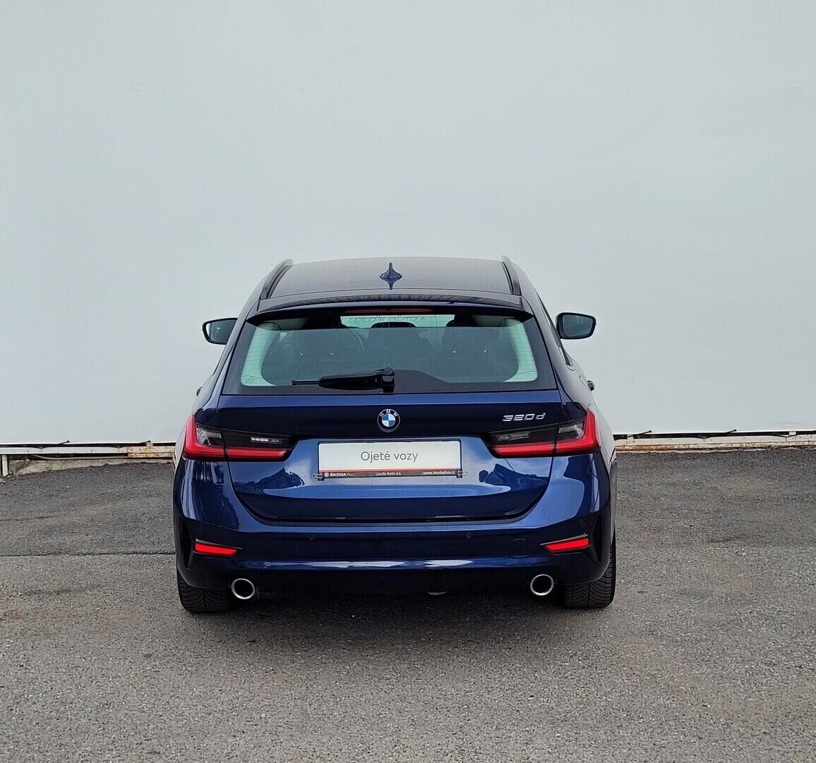 OM190V02718_17.webp_ŘADA 3 Touring 2.0 320D 140 kW automat