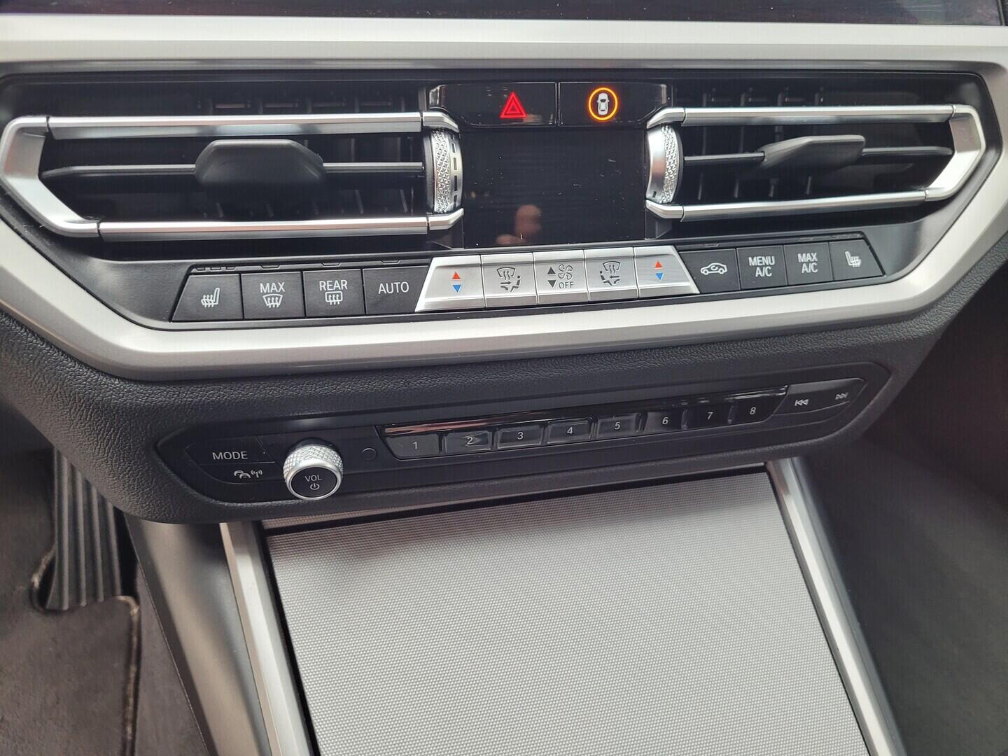 OM190V02718_28.webp_ŘADA 3 Touring 2.0 320D 140 kW automat