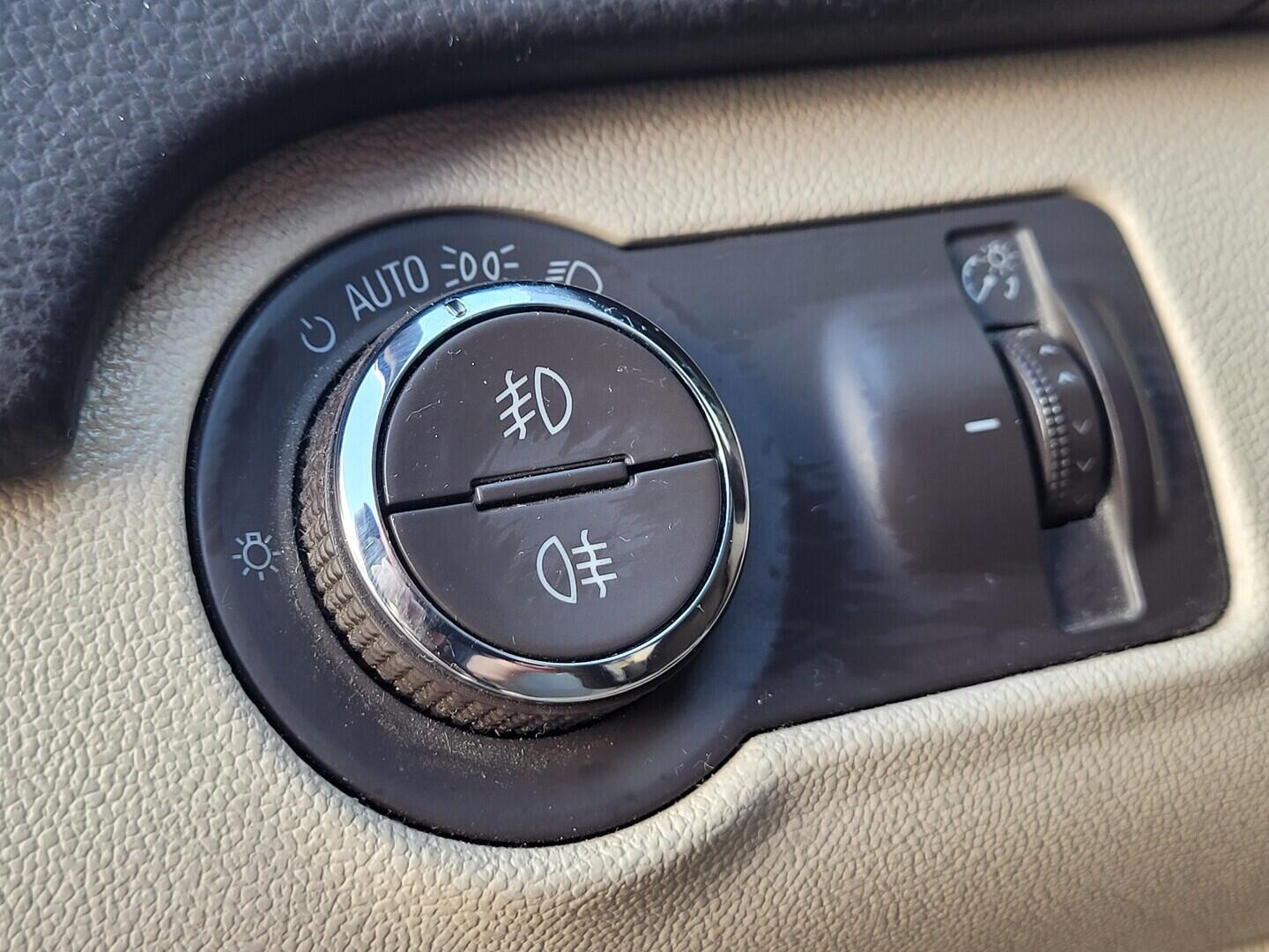 OM190V02720_22.webp_INSIGNIA  1.8 ECO-TECH 103 kW manuál