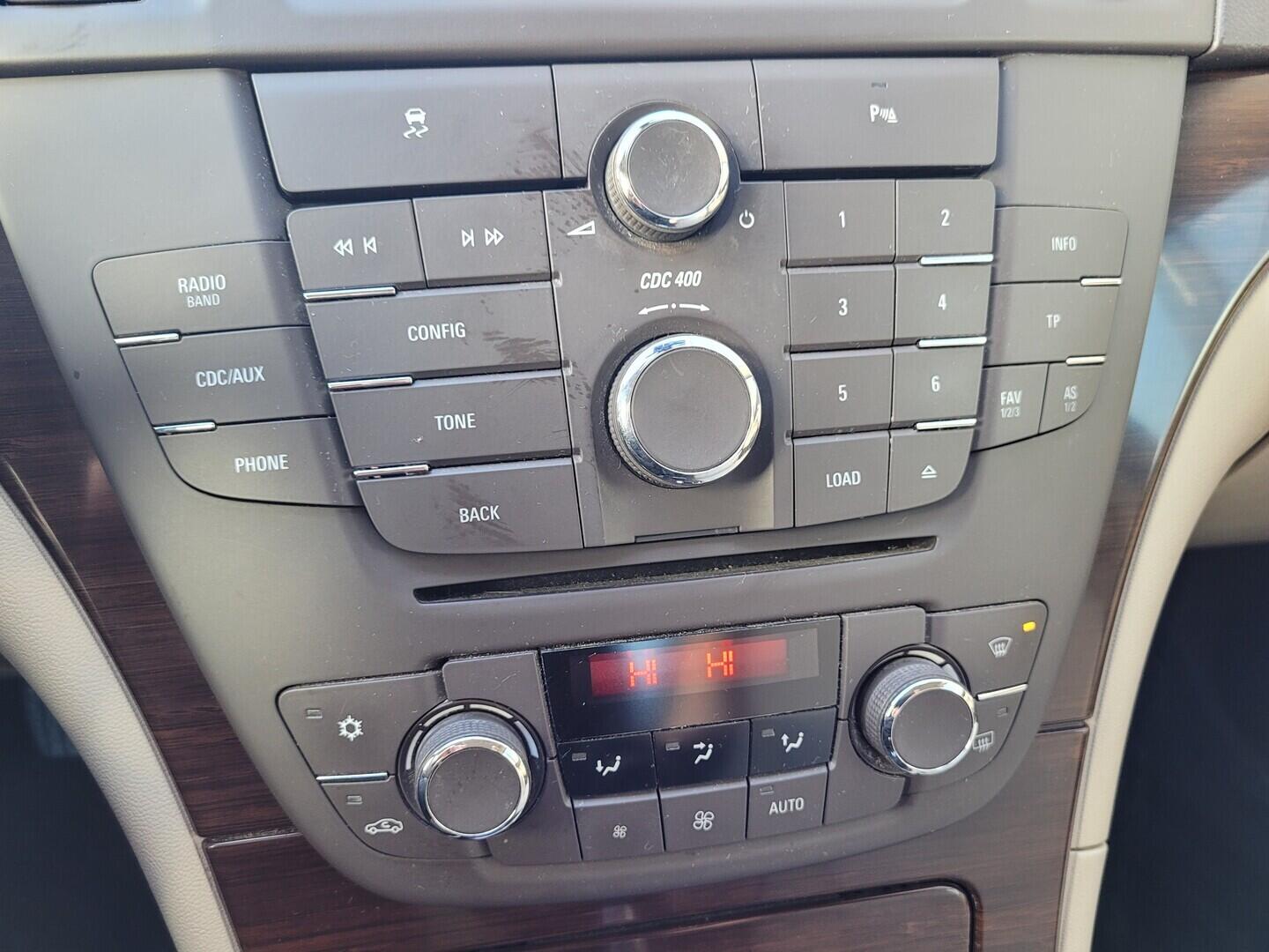 OM190V02720_27.webp_INSIGNIA  1.8 ECO-TECH 103 kW manuál