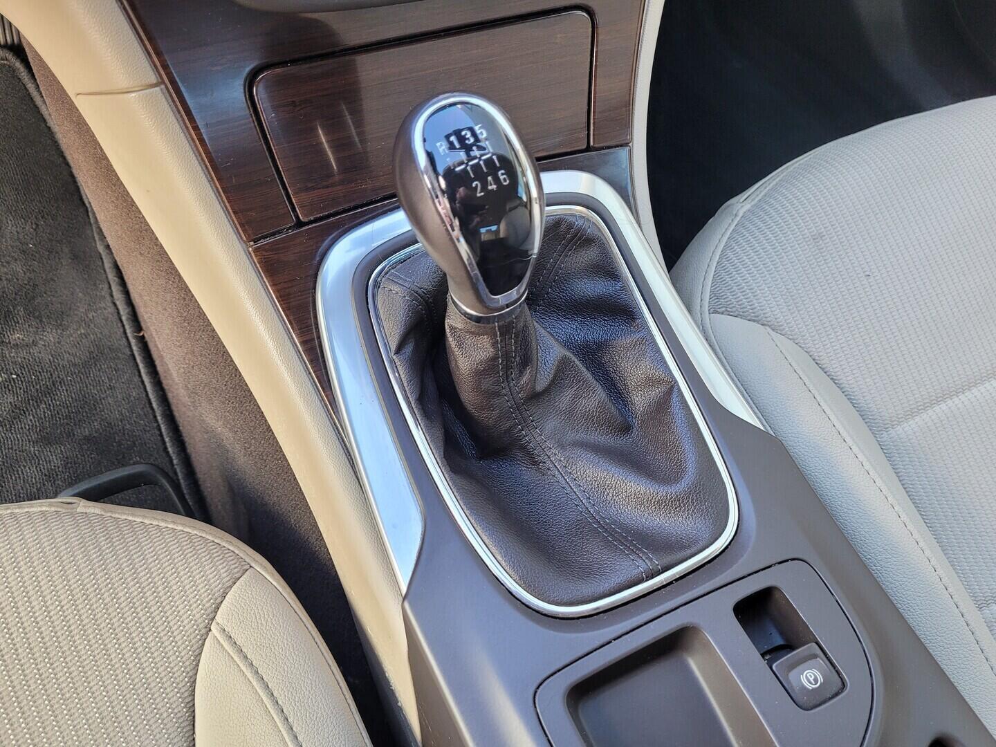 OM190V02720_28.webp_INSIGNIA  1.8 ECO-TECH 103 kW manuál