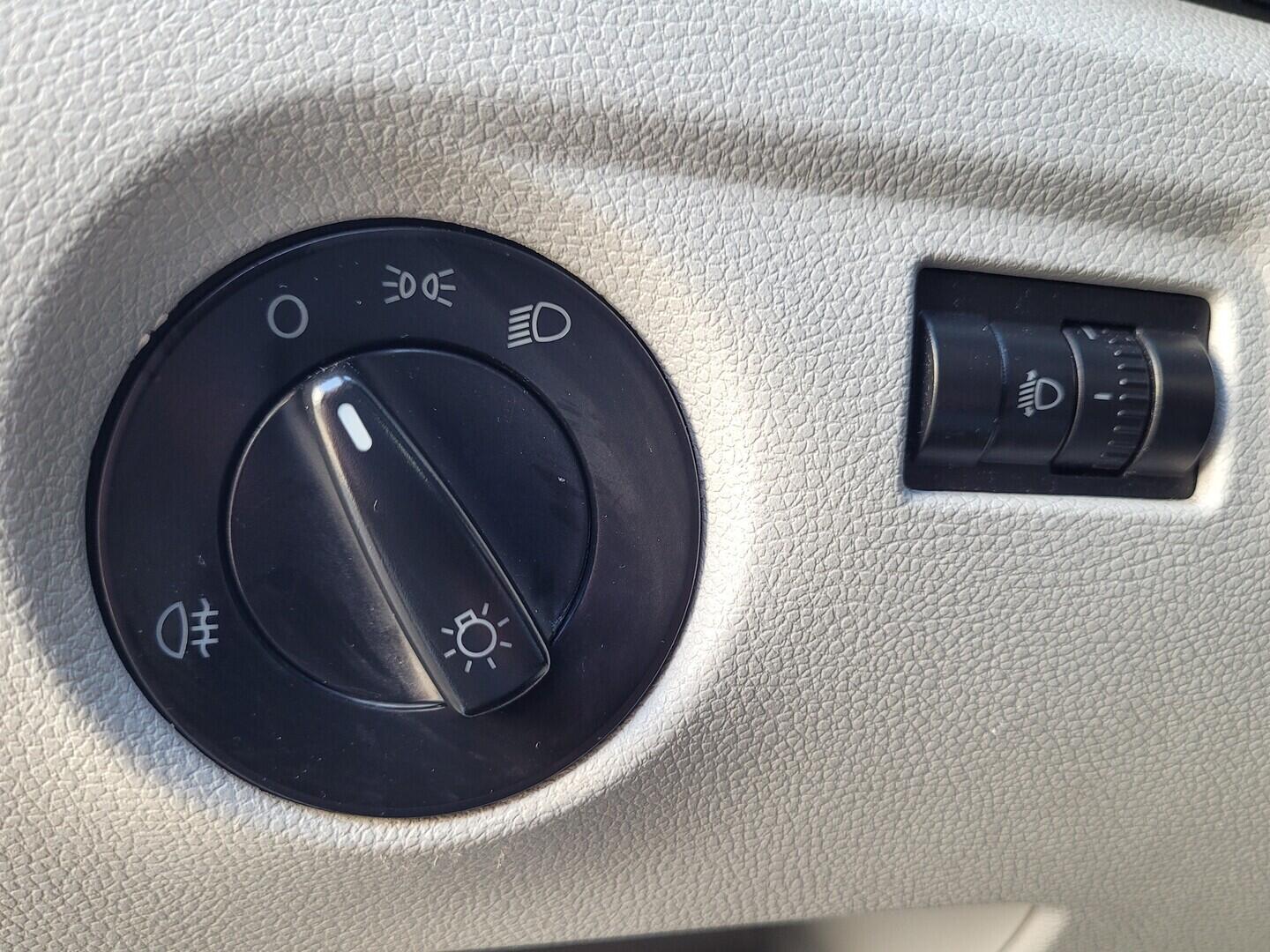 OM190V02721_22.webp_FABIA Elegance 1.4 MPI 63 kW manuál