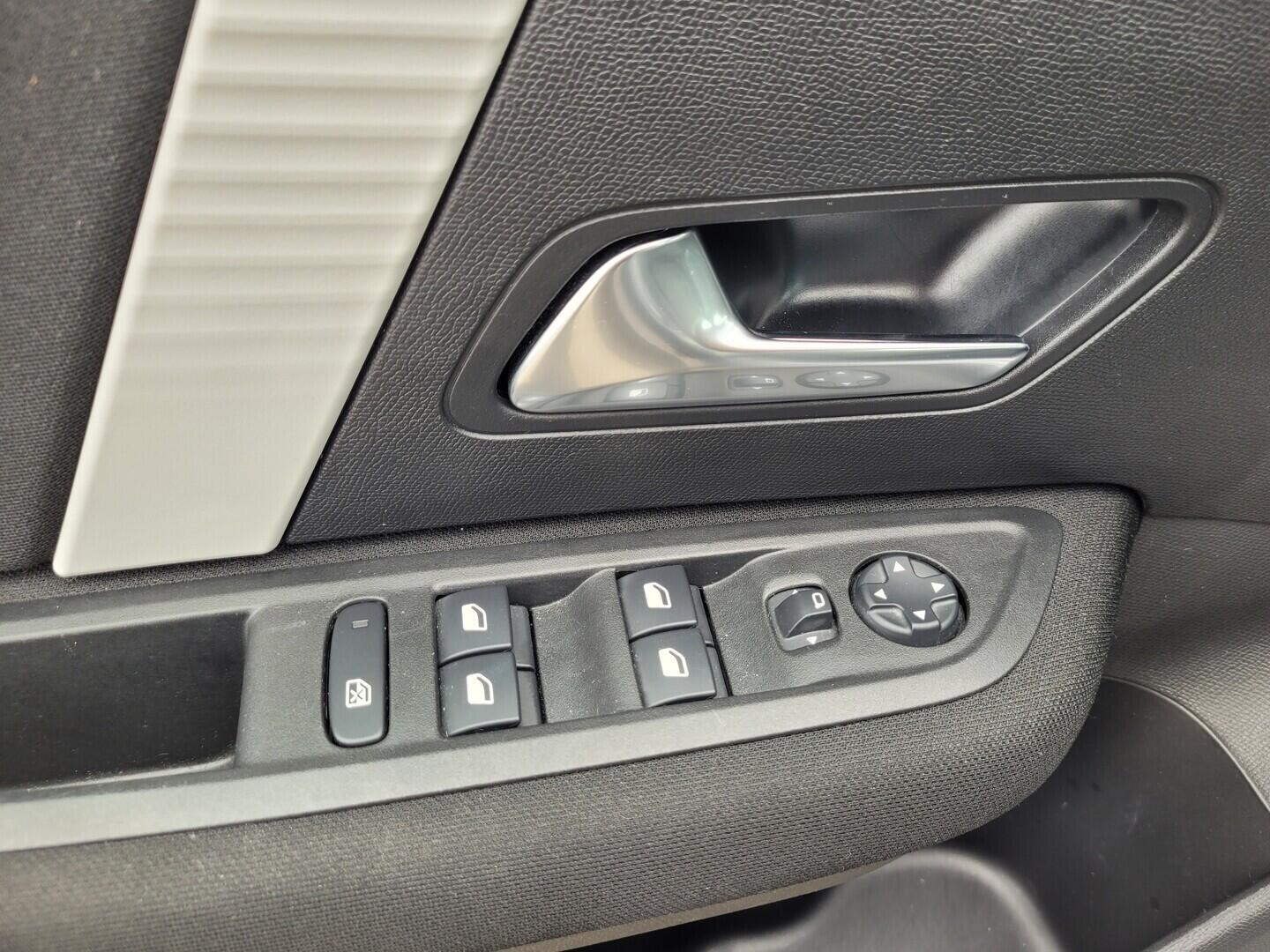 OM190V02722_21.webp_C4 You 1.2 1.2 PureTech 74 kW manuál