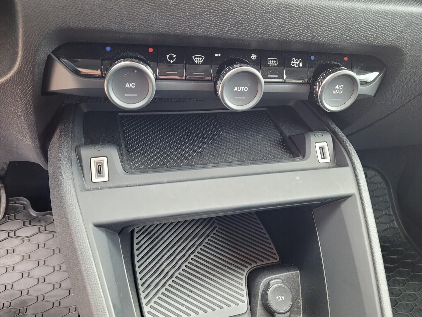 OM190V02722_29.webp_C4 You 1.2 1.2 PureTech 74 kW manuál