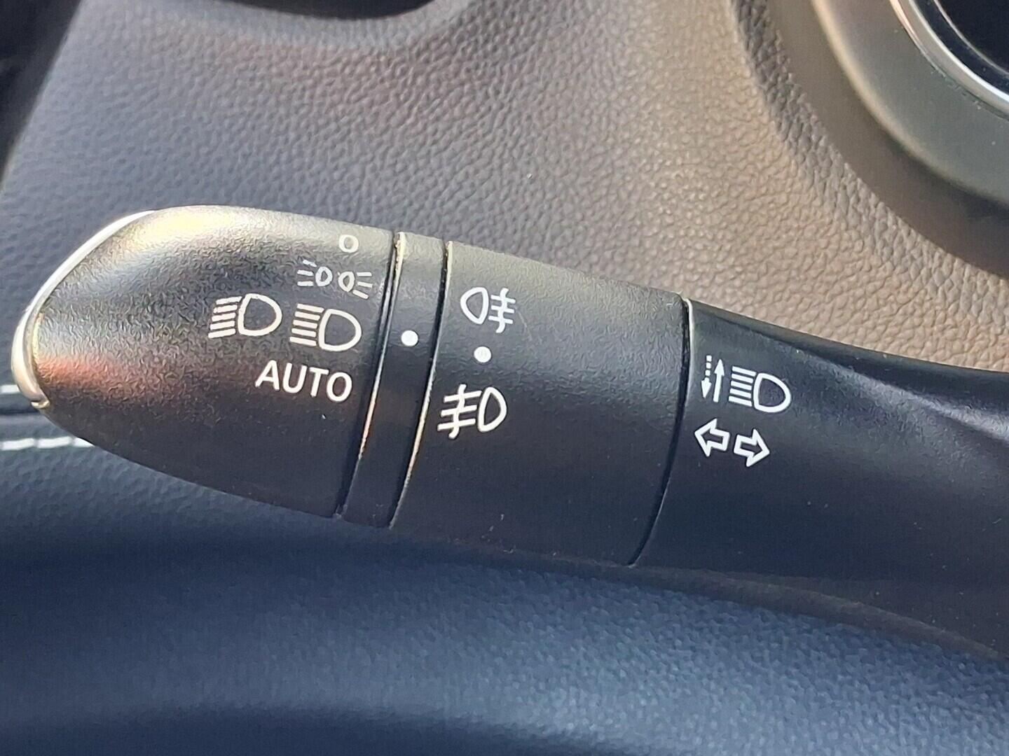 OM190V02726_22.webp_GRAND SCÉNIC Intense 1.8 DCi 88 kW manuál