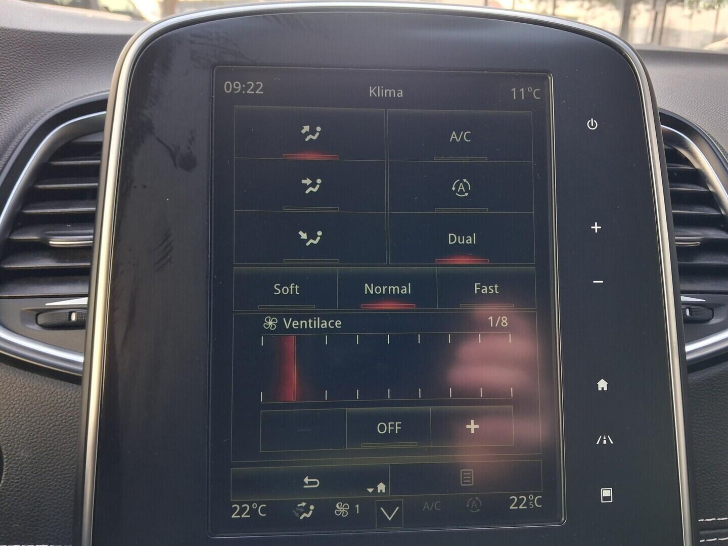 OM190V02726_25.webp_GRAND SCÉNIC Intense 1.8 DCi 88 kW manuál