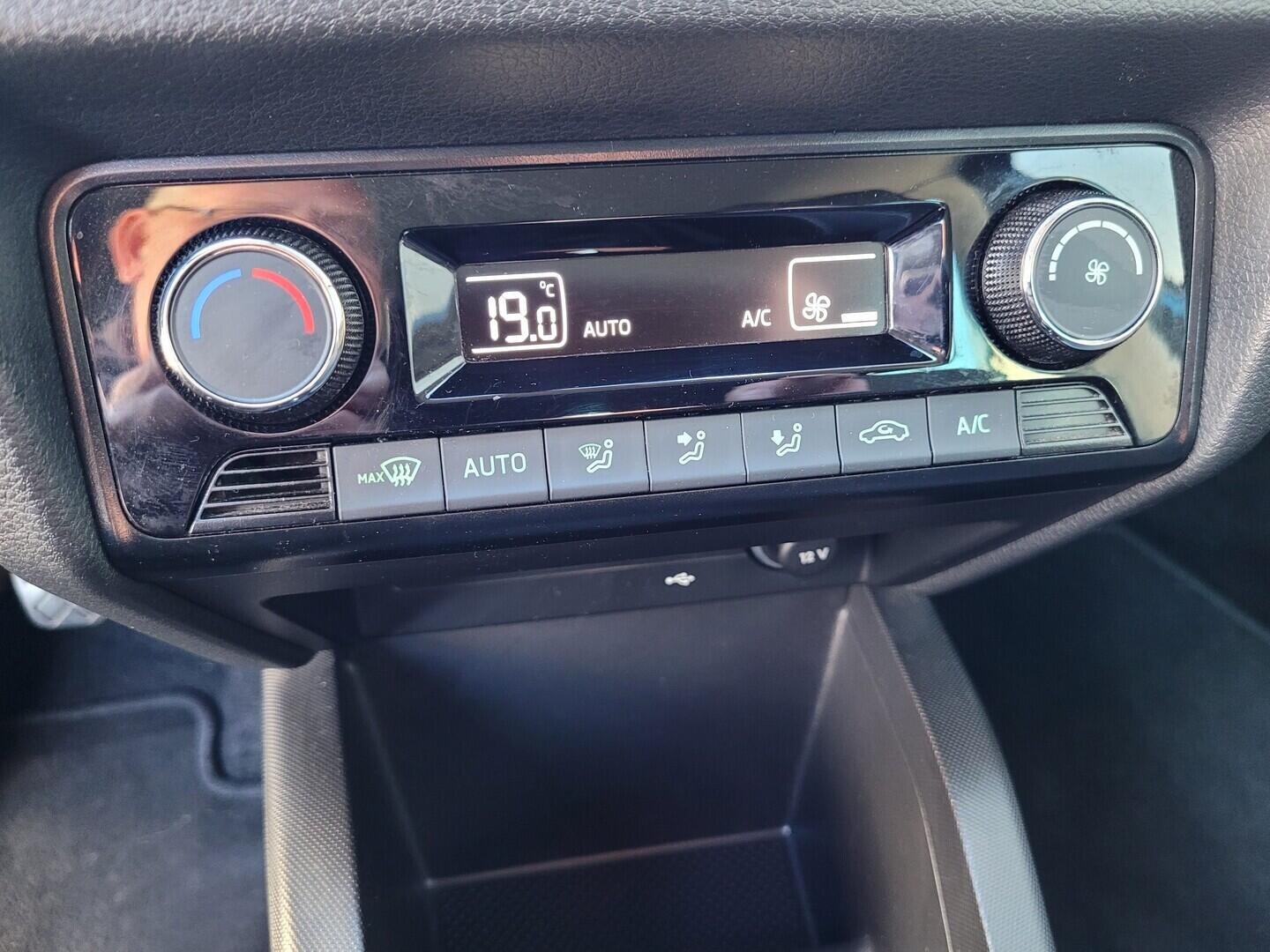 OM190V02731_28.webp_FABIA Style 1.0 TSI 70 kW manuál