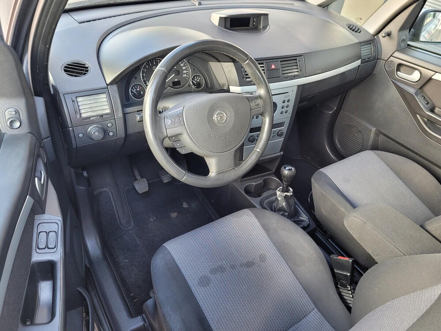 OM190V02734_19.webp_MERIVA  1.6 I 64 kW manuál