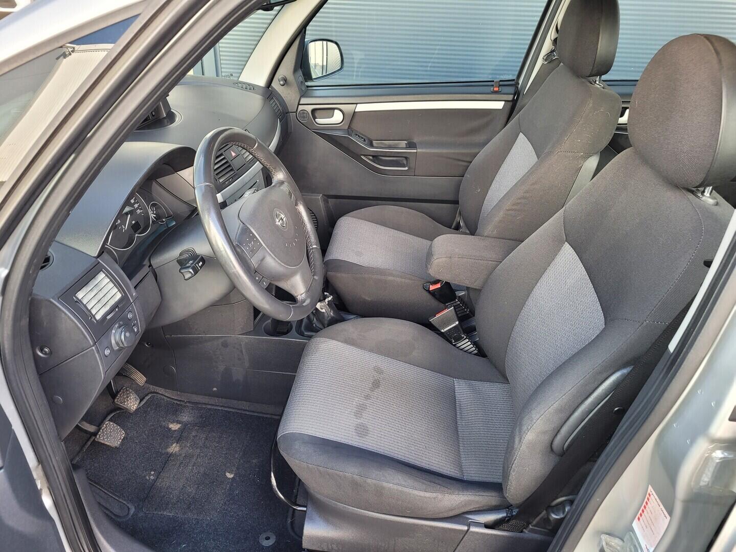 OM190V02734_20.webp_MERIVA  1.6 I 64 kW manuál