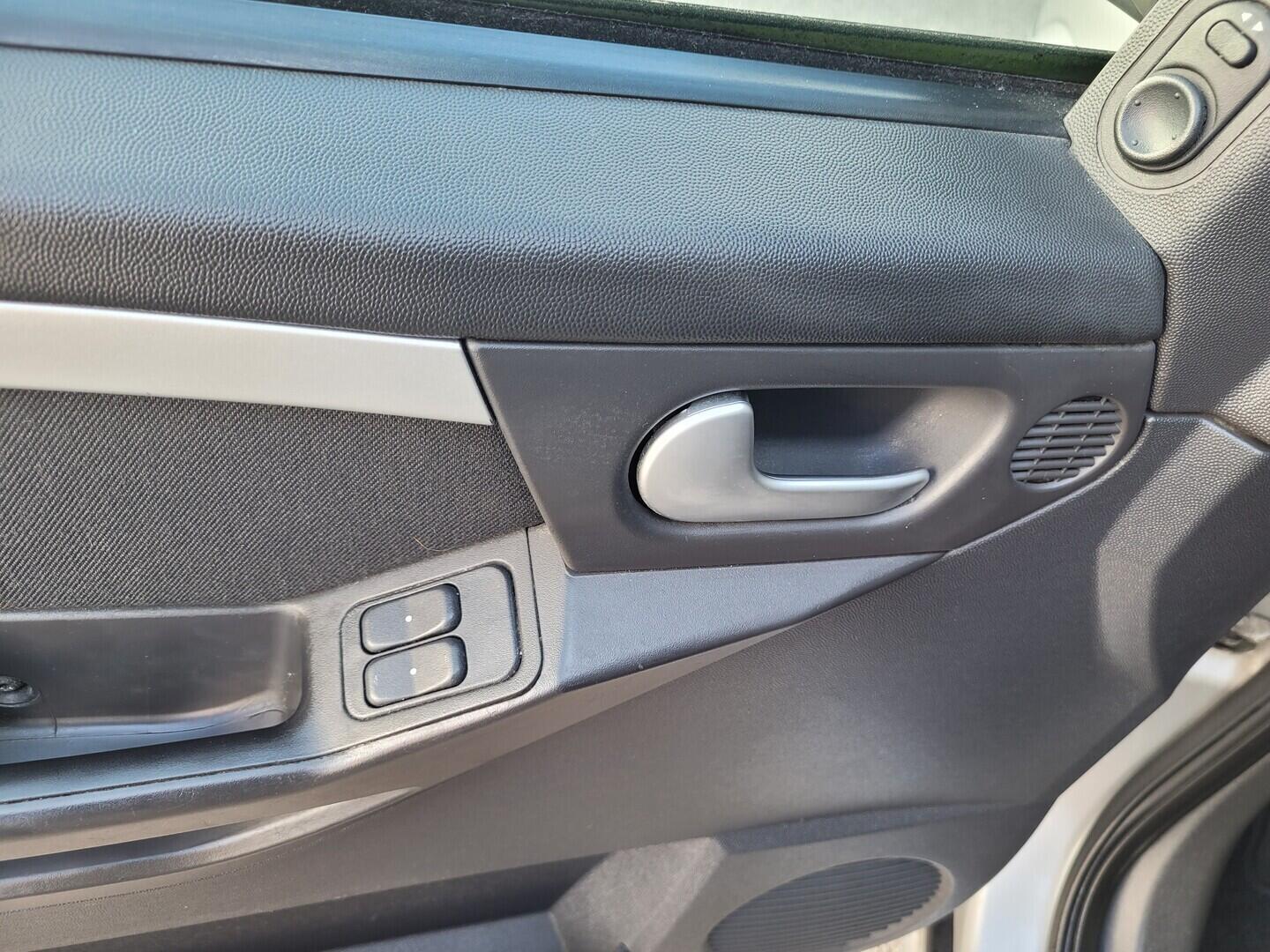 OM190V02734_21.webp_MERIVA  1.6 I 64 kW manuál