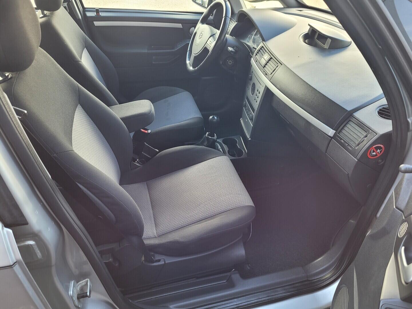 OM190V02734_27.webp_MERIVA  1.6 I 64 kW manuál