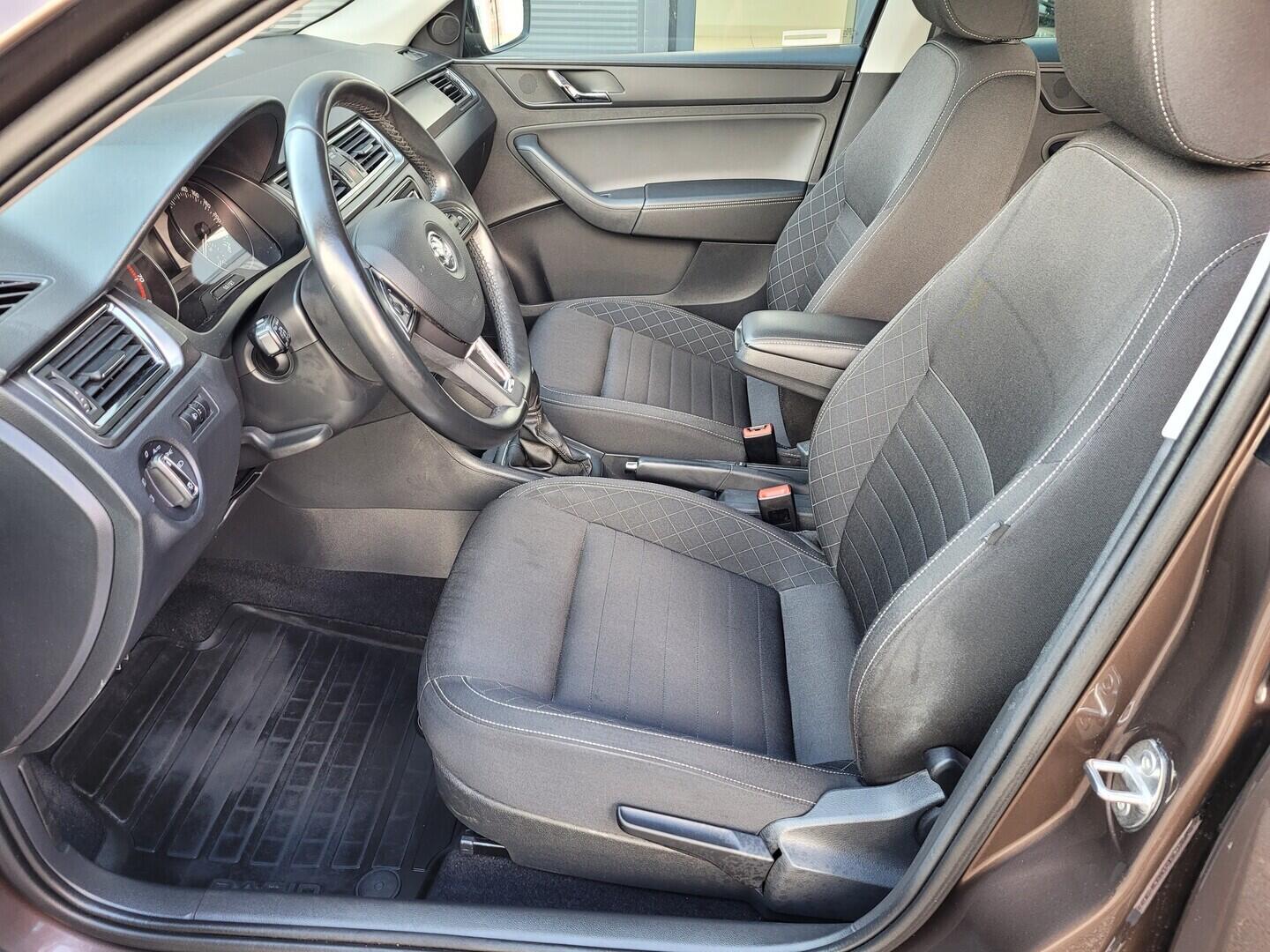 OM190V02739_20.webp_RAPID Ambiente 1.2 TSI 66 kW manuál