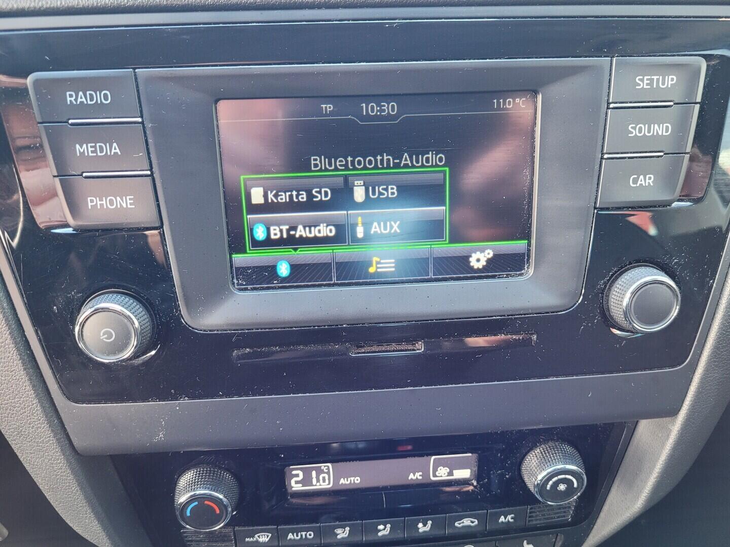 OM190V02739_25.webp_RAPID Ambiente 1.2 TSI 66 kW manuál