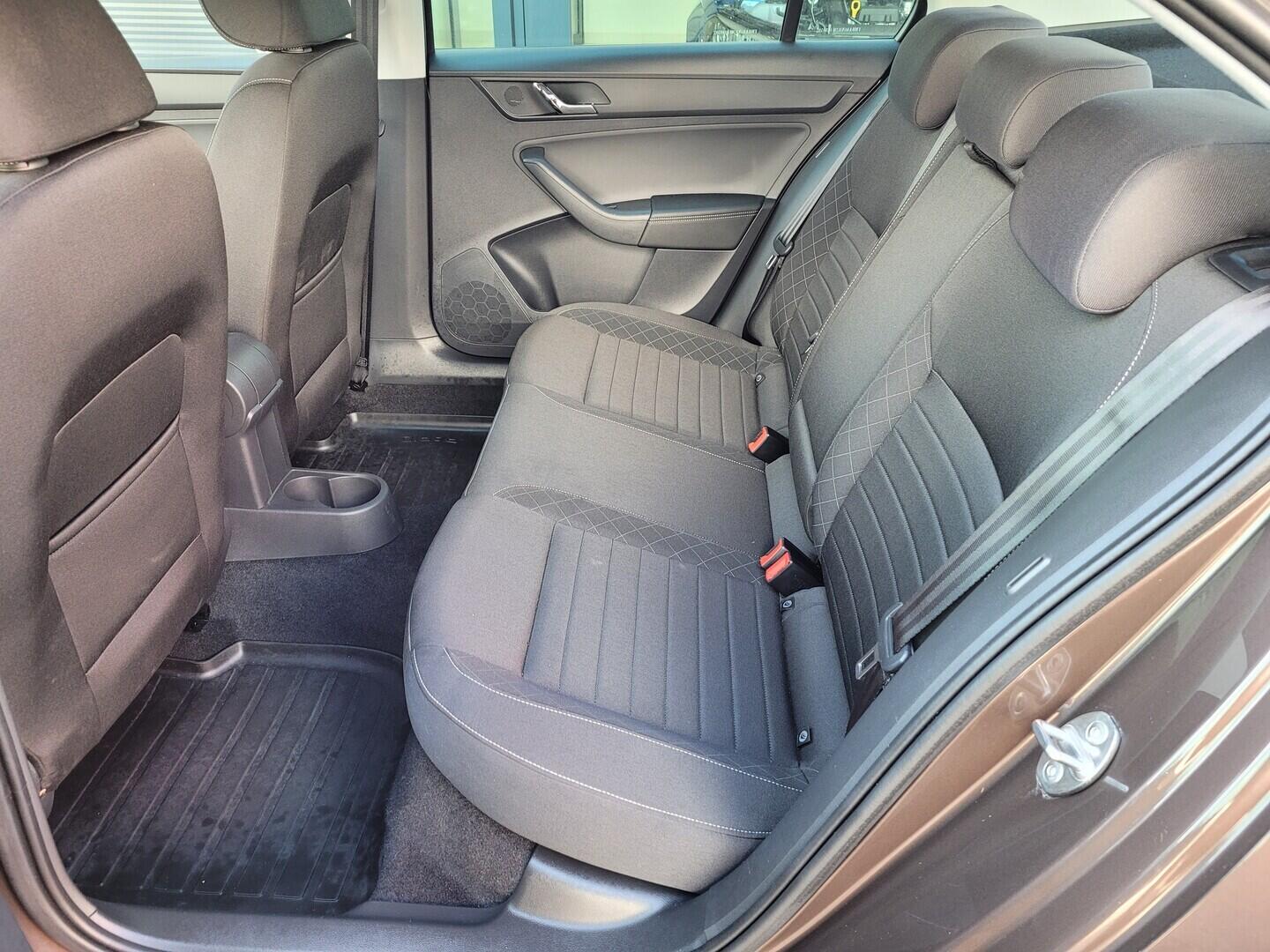 OM190V02739_30.webp_RAPID Ambiente 1.2 TSI 66 kW manuál