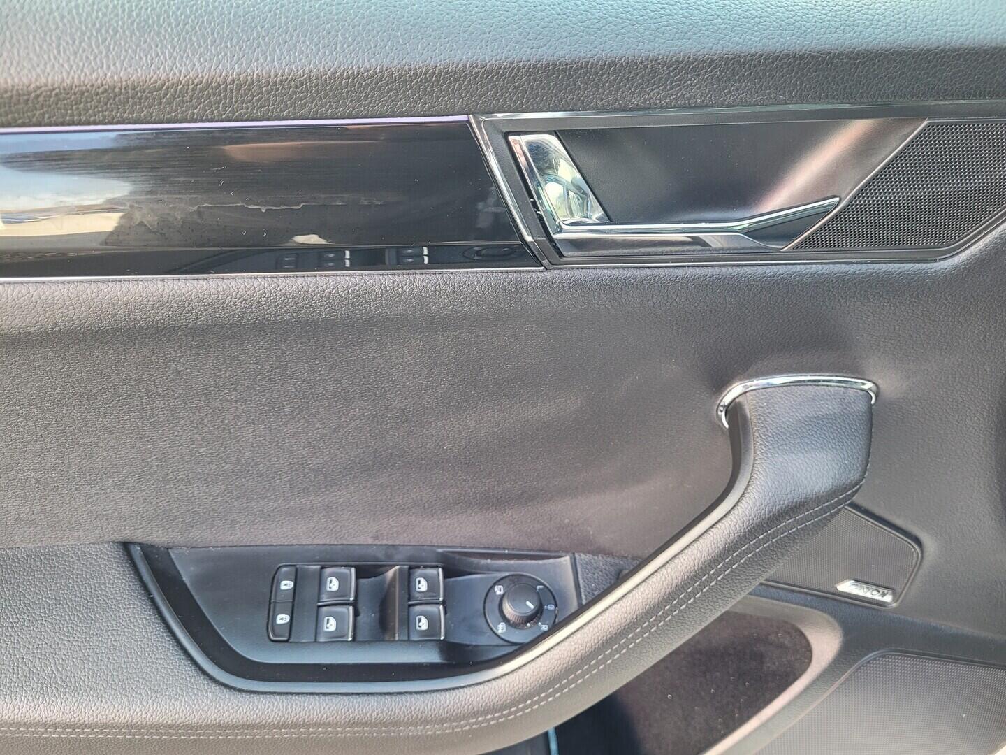 OM190V02743_21.webp_SUPERB L&K 2.0 TDI 147 kW automat, DPH