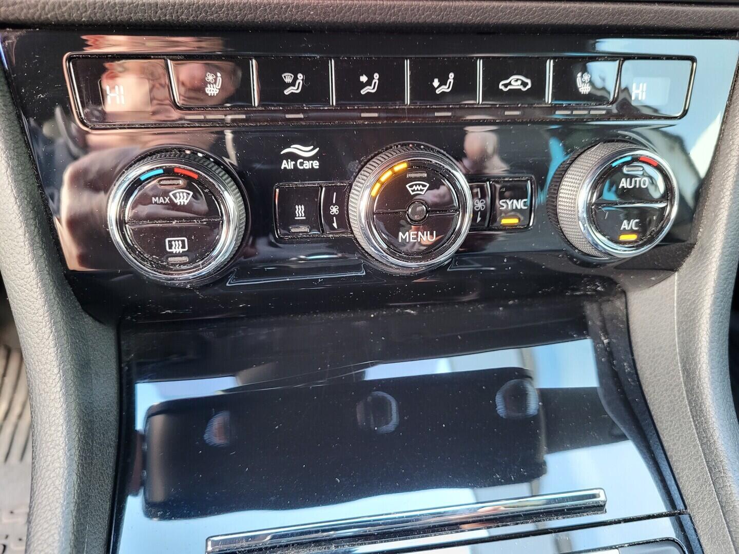 OM190V02743_28.webp_SUPERB L&K 2.0 TDI 147 kW automat, DPH