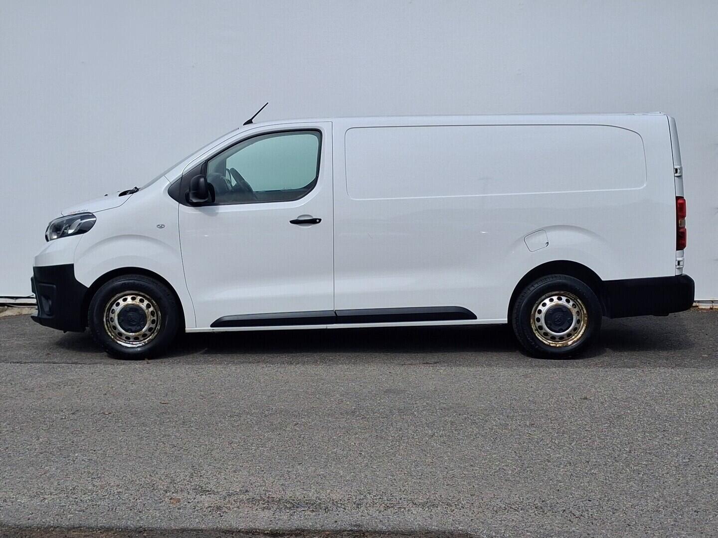 OM190V02744_12.webp_PROACE  2.0 D-4D 90 kW manuál, DPH