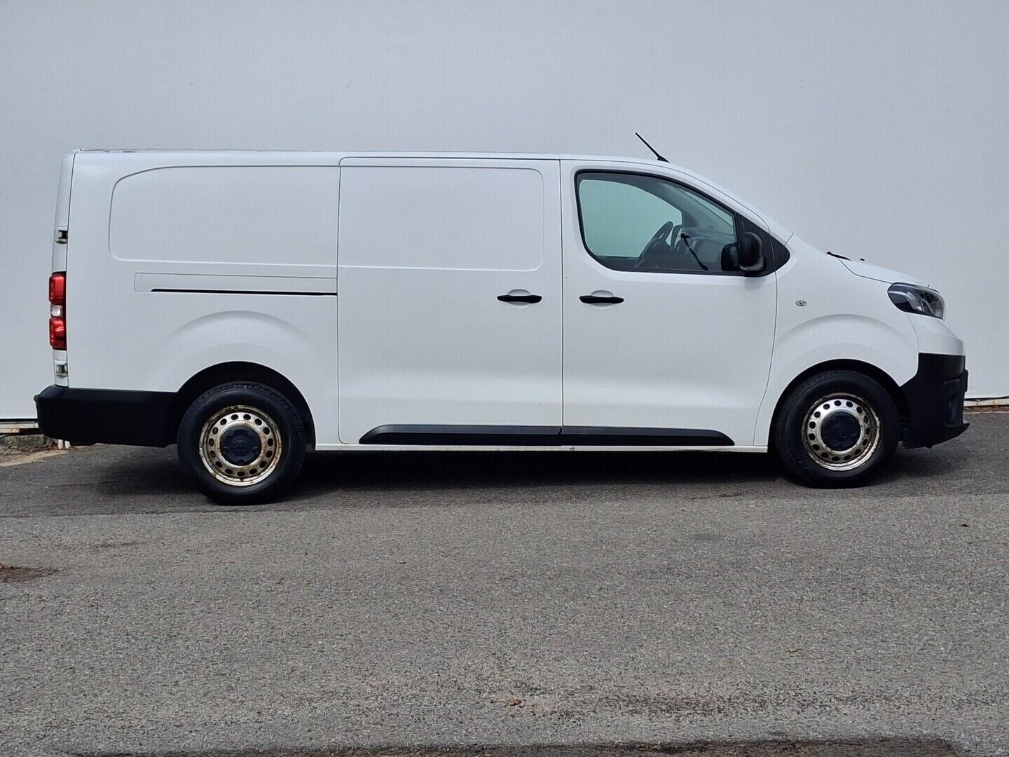 OM190V02744_16.webp_PROACE  2.0 D-4D 90 kW manuál, DPH