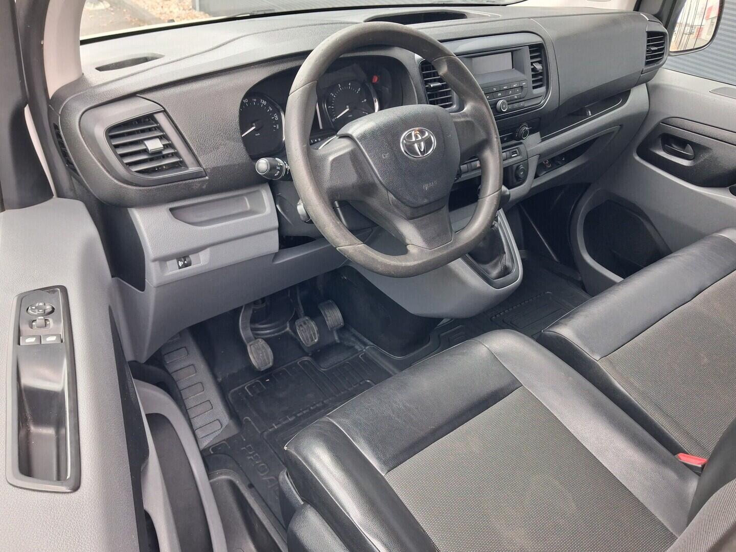 OM190V02744_19.webp_PROACE  2.0 D-4D 90 kW manuál, DPH