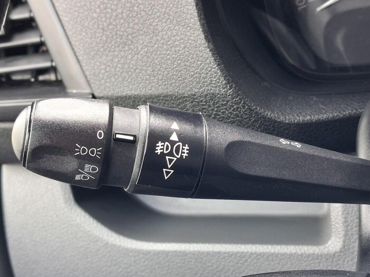 OM190V02744_22.webp_PROACE  2.0 D-4D 90 kW manuál, DPH