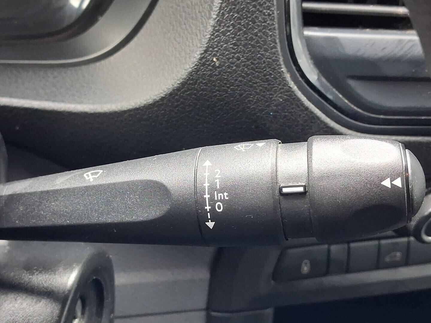 OM190V02744_27.webp_PROACE  2.0 D-4D 90 kW manuál, DPH