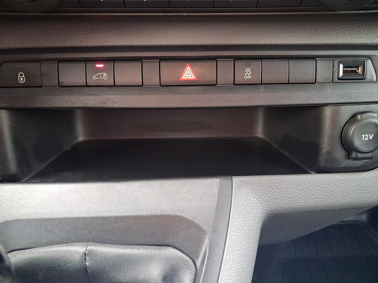 OM190V02744_30.webp_PROACE  2.0 D-4D 90 kW manuál, DPH