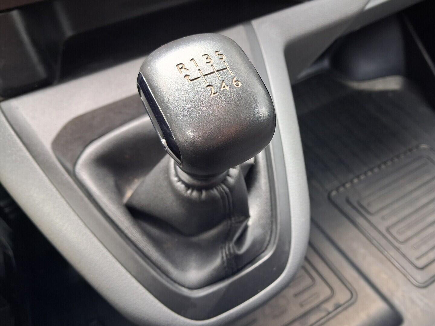 OM190V02744_31.webp_PROACE  2.0 D-4D 90 kW manuál, DPH