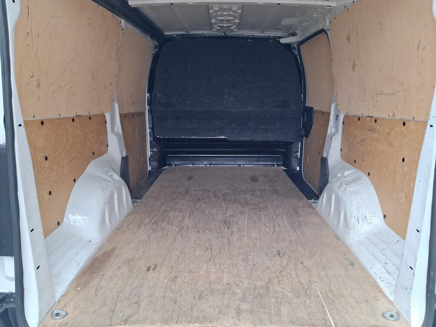 OM190V02744_32.webp_PROACE  2.0 D-4D 90 kW manuál, DPH