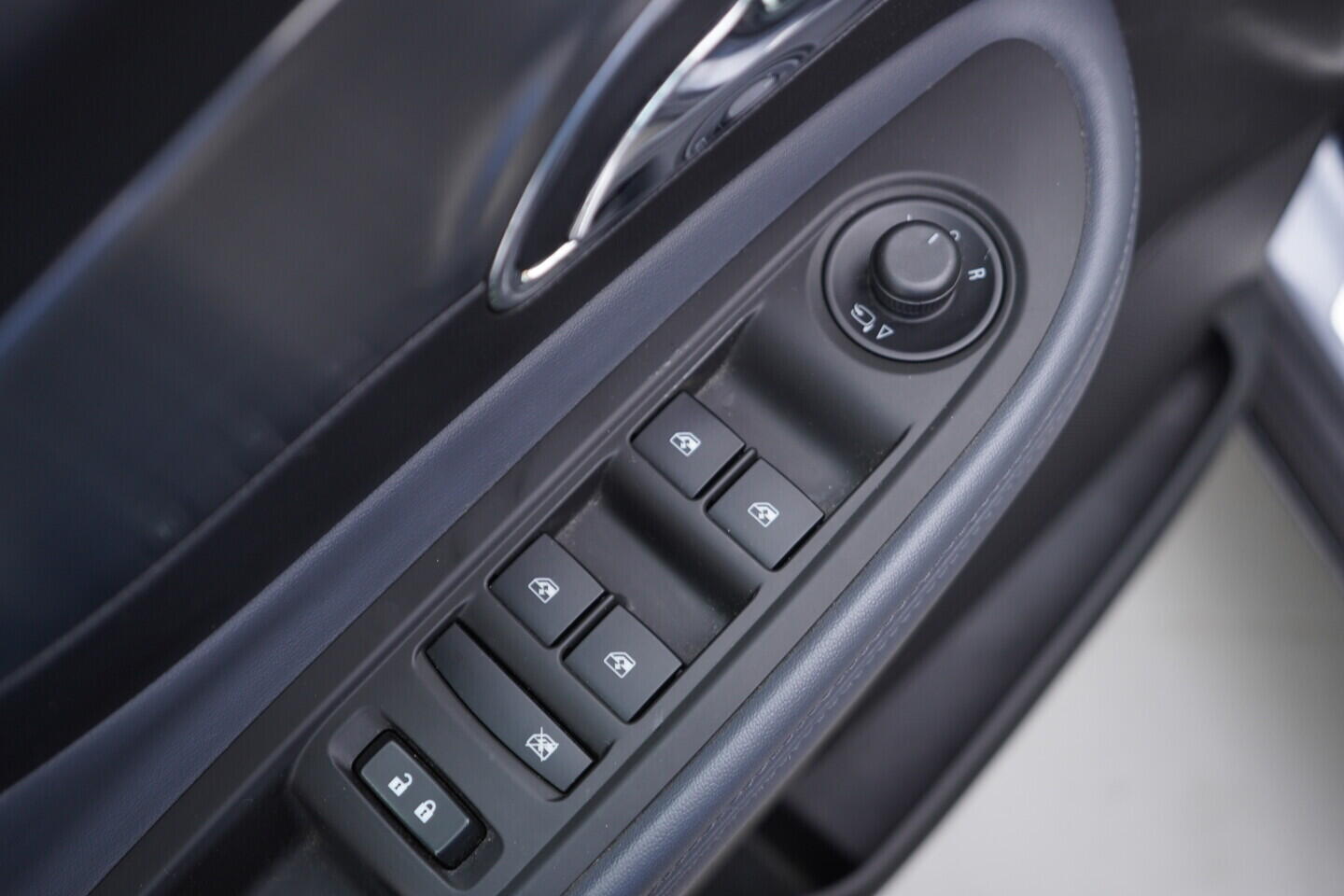 OM190V02750_20.webp_MOKKA COSMO 1.7  96 kW manuál