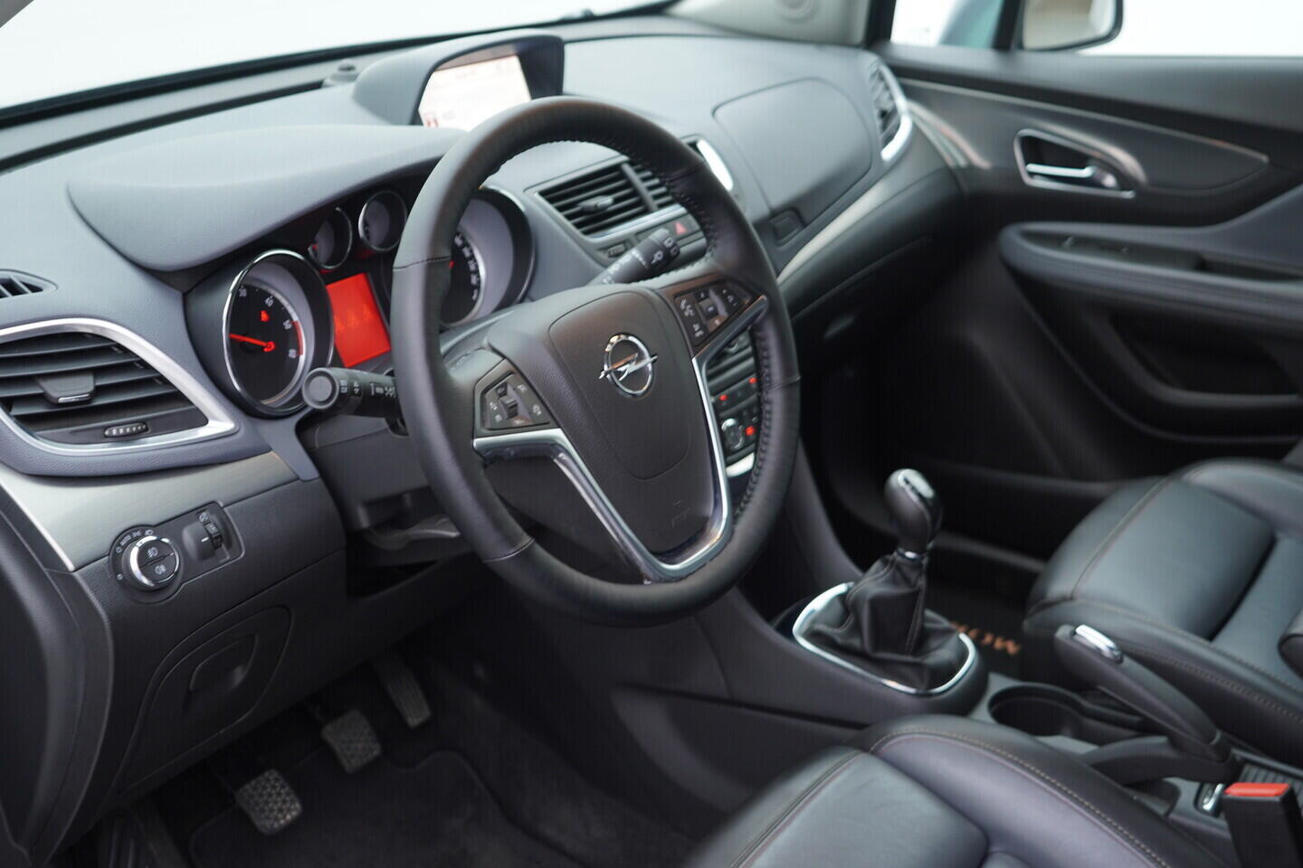 OM190V02750_21.webp_MOKKA COSMO 1.7  96 kW manuál