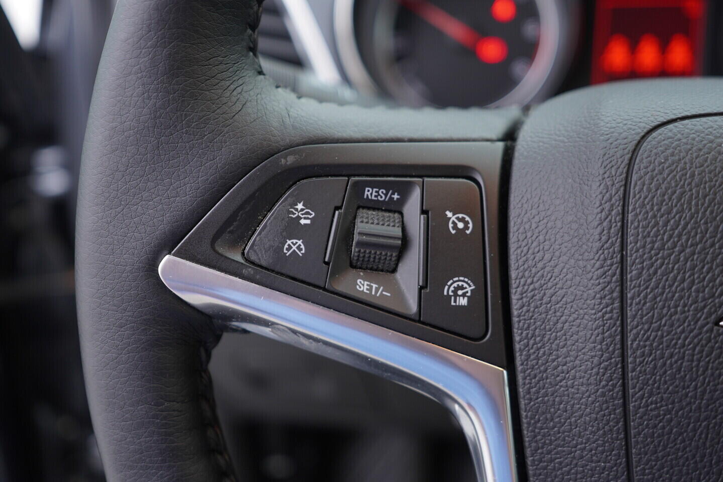 OM190V02750_26.webp_MOKKA COSMO 1.7  96 kW manuál