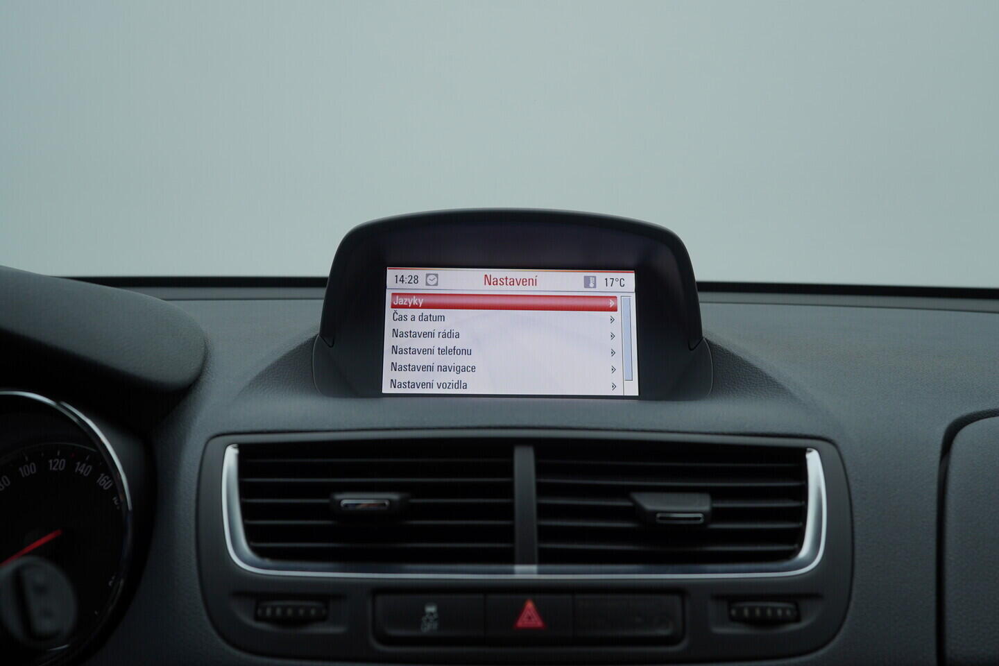 OM190V02750_33.webp_MOKKA COSMO 1.7  96 kW manuál