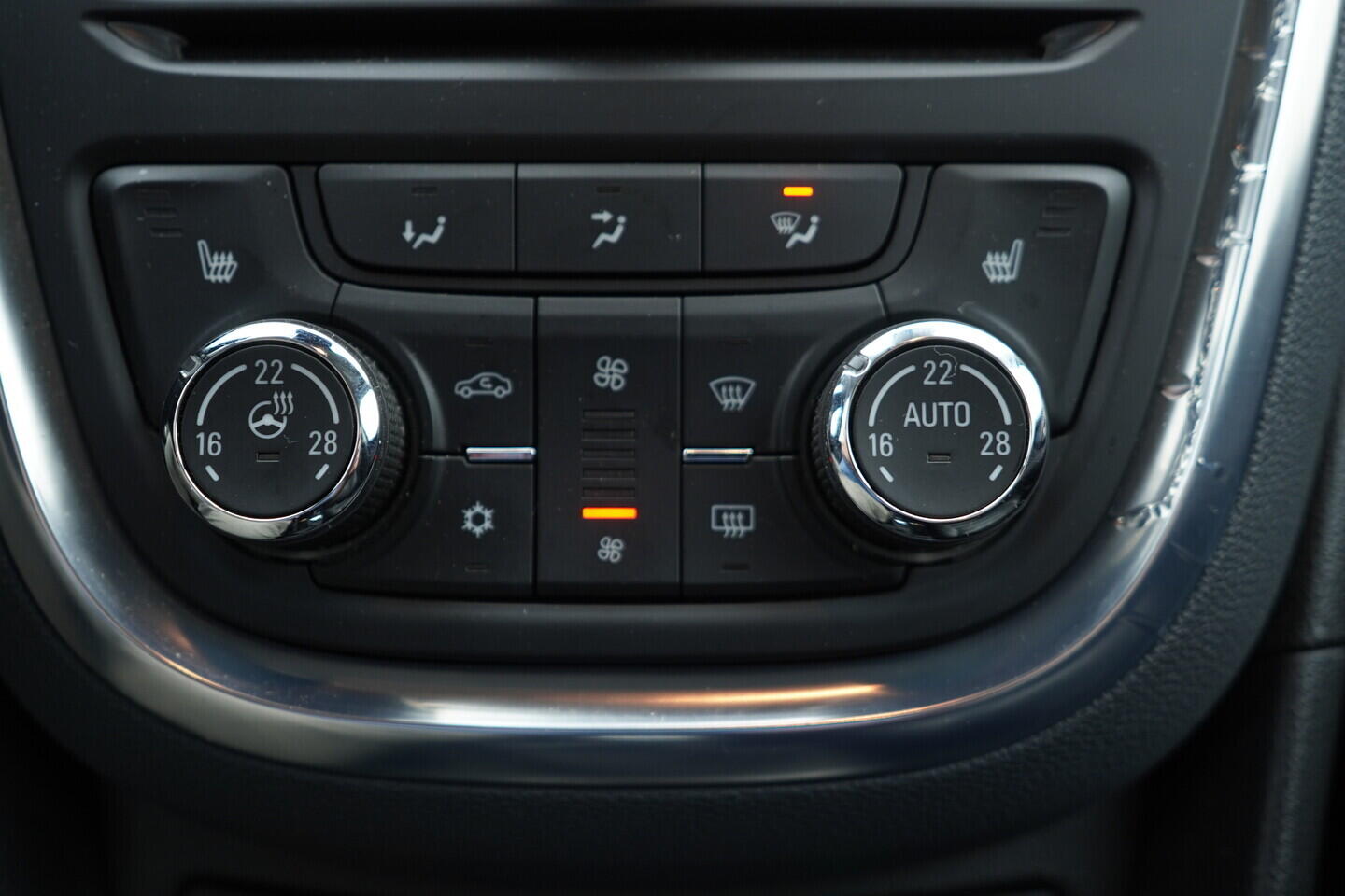 OM190V02750_35.webp_MOKKA COSMO 1.7  96 kW manuál