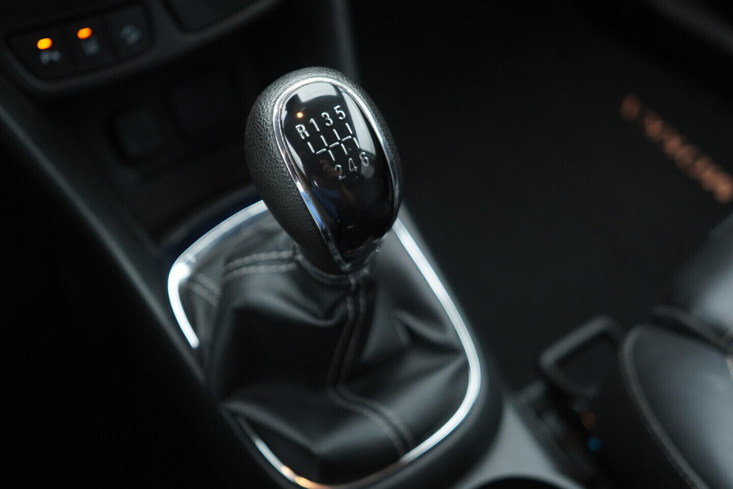 OM190V02750_37.webp_MOKKA COSMO 1.7  96 kW manuál