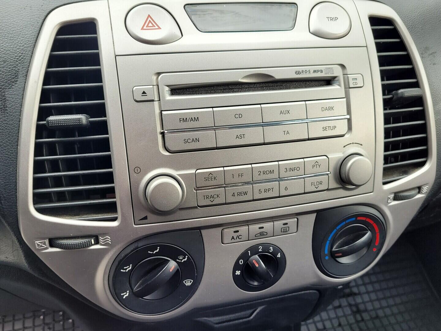 OM190V02751_24.webp_I20  1.2 i 57 kW manuál